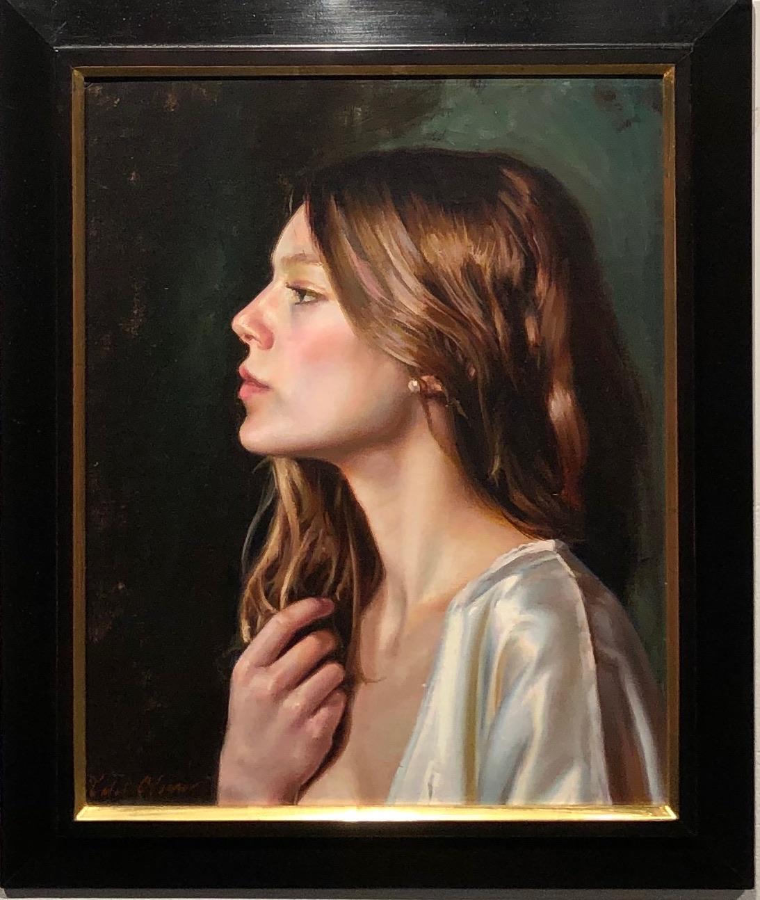 Ohne Titel Porträt einer Frau mit langem Auburnhaar und einem Seidenkrawatten, Öl auf Tafel – Painting von Caleb O'Connor
