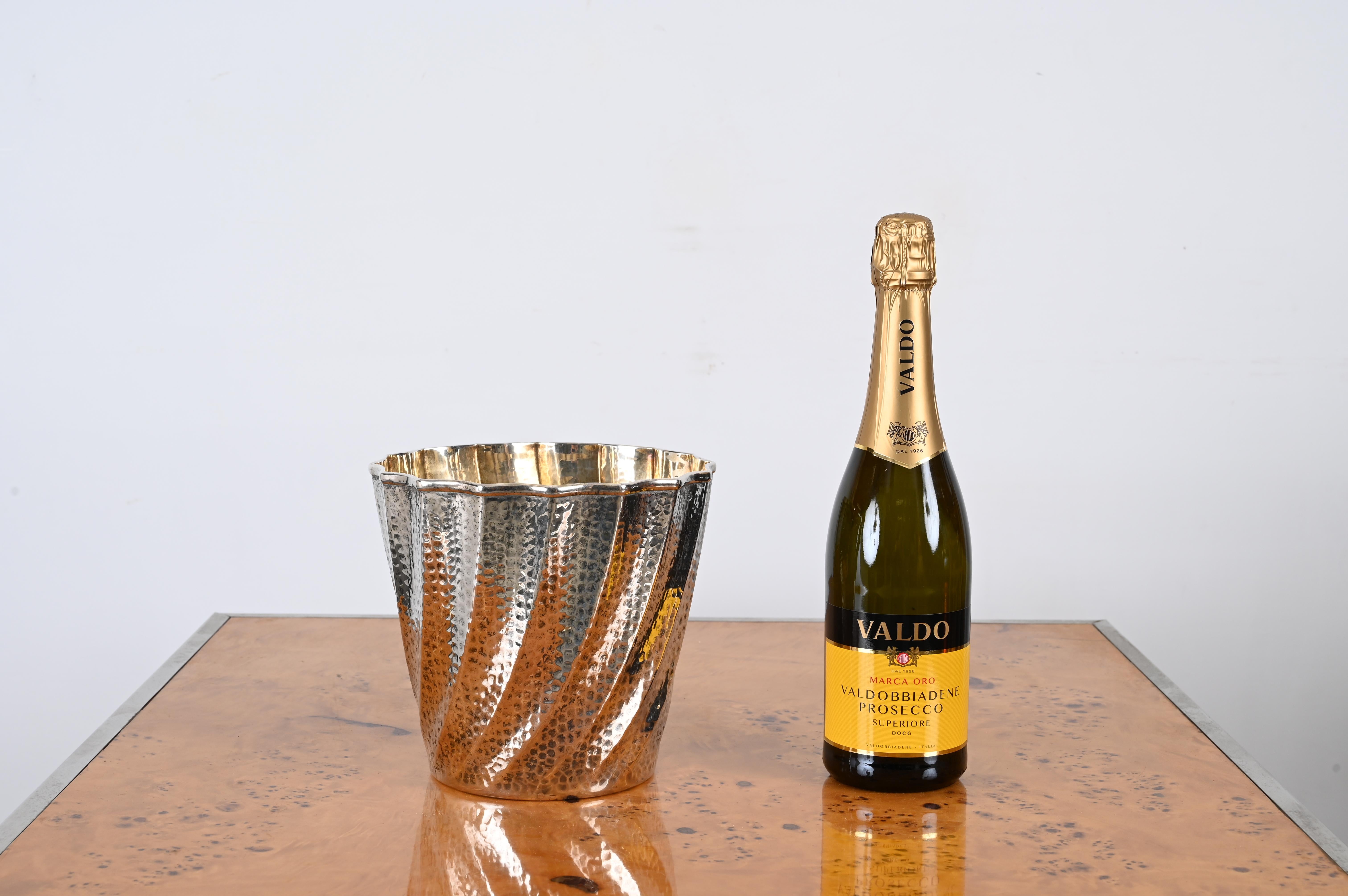 Calegaro Ice Bucket Hammered Silverplate and Goldplate, Italy 1970s In Good Condition For Sale In Roma, IT