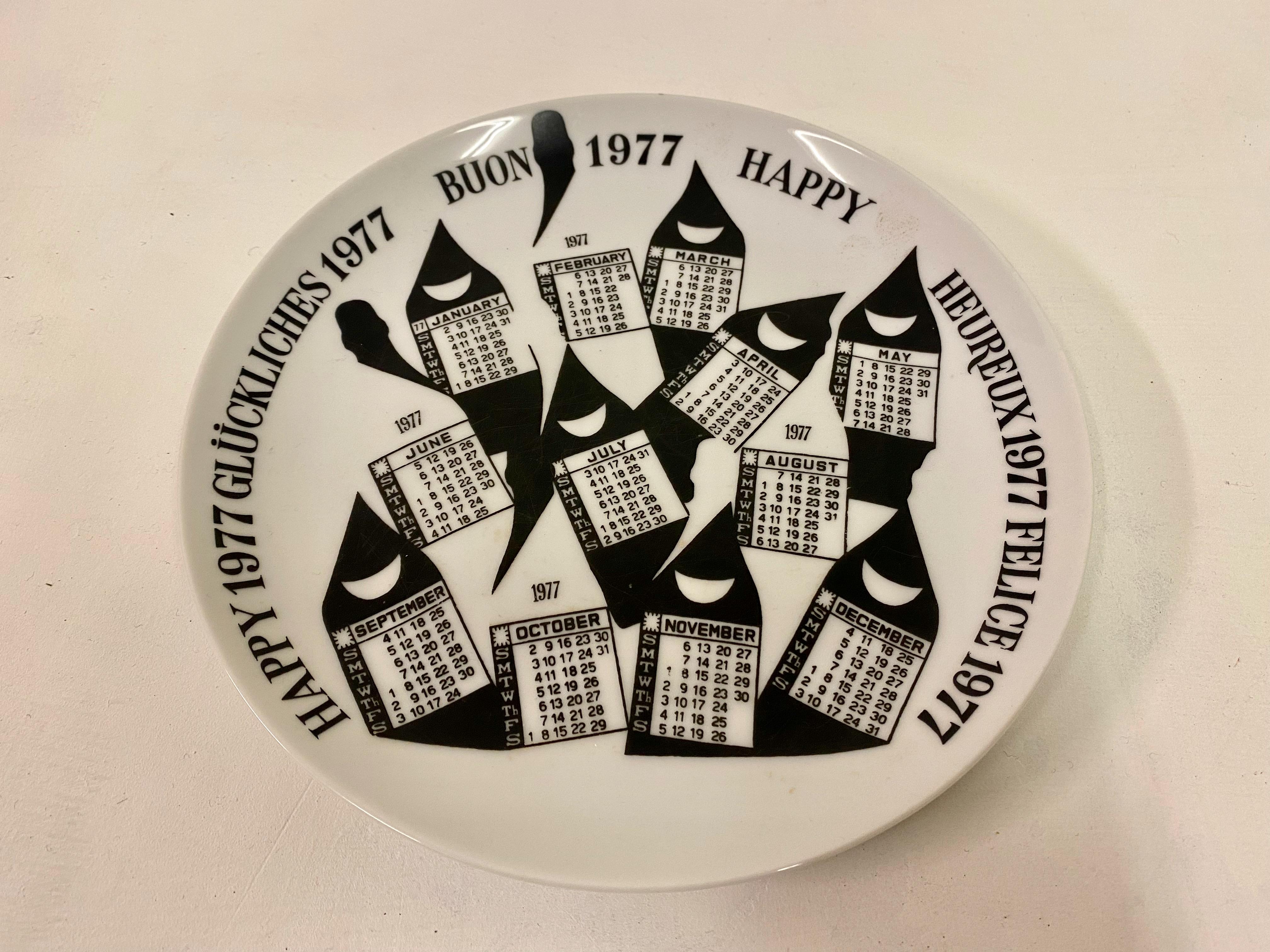 Ceramic plate

 By Piero Fornasetti

For Rosenthal 

Piatto calendario of 1977.