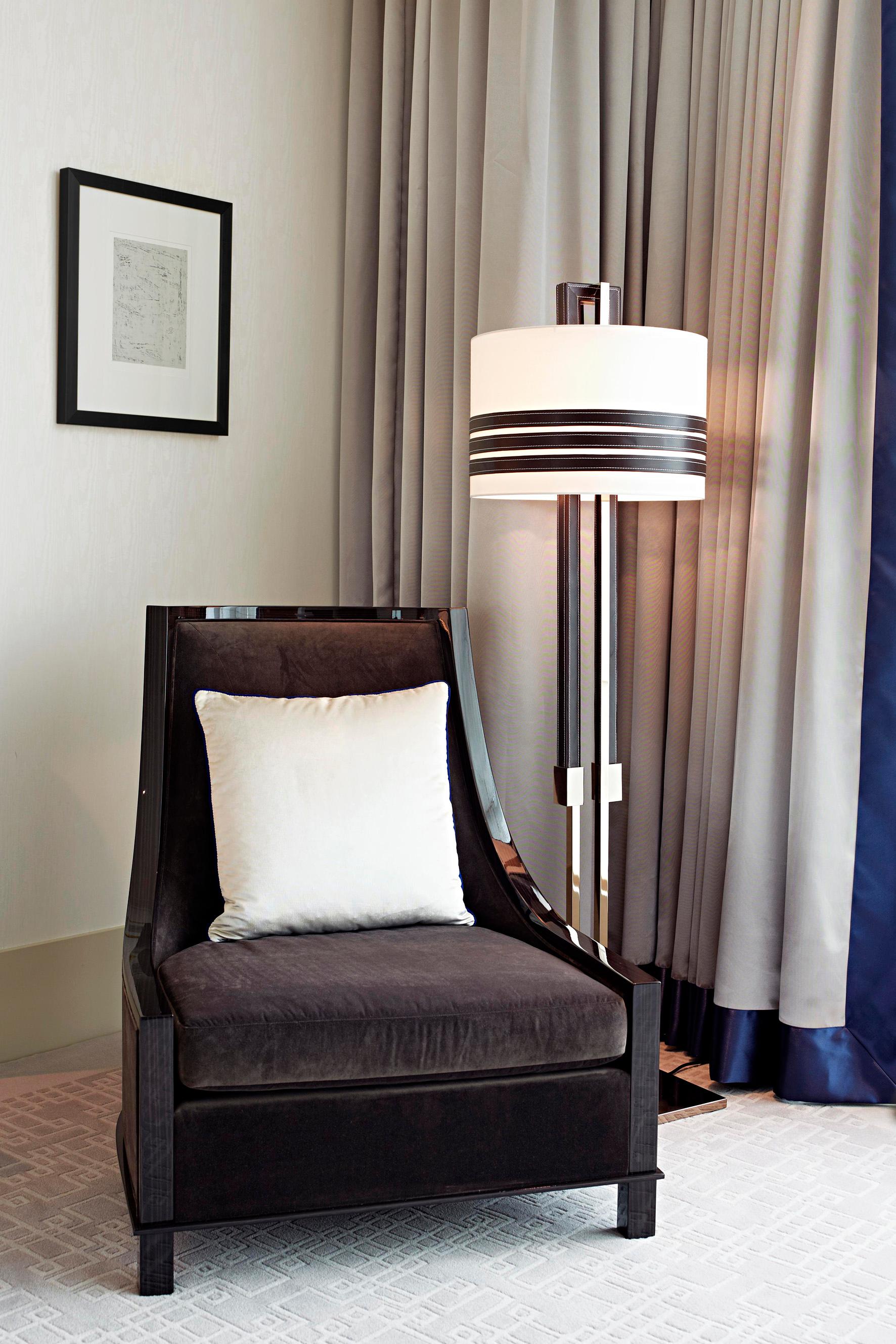Contemporary Calero Armchair For Sale