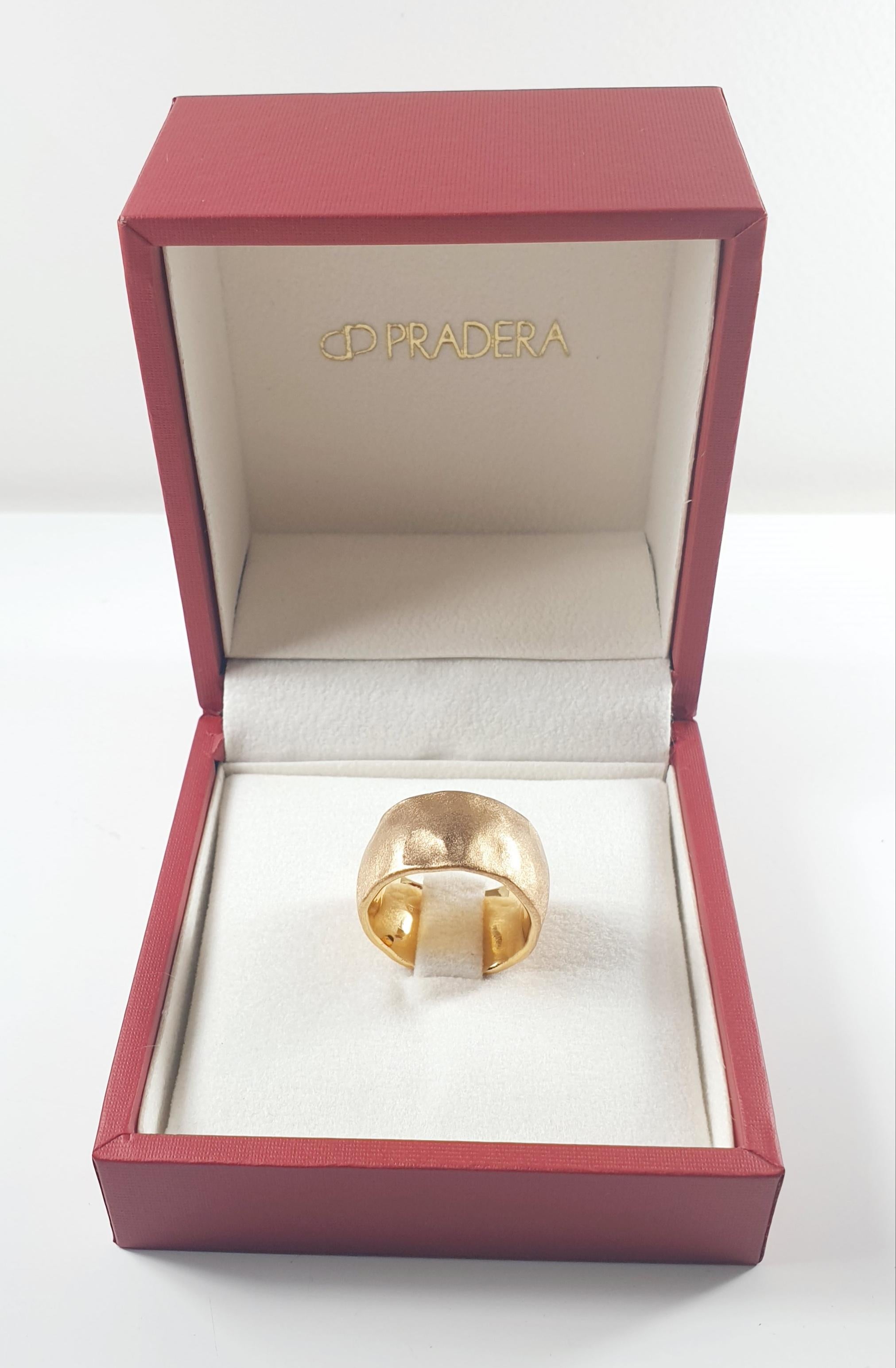 Women's Calgaro 18 Karat Satined Rose Gold Ring with Martelé Texture For Sale