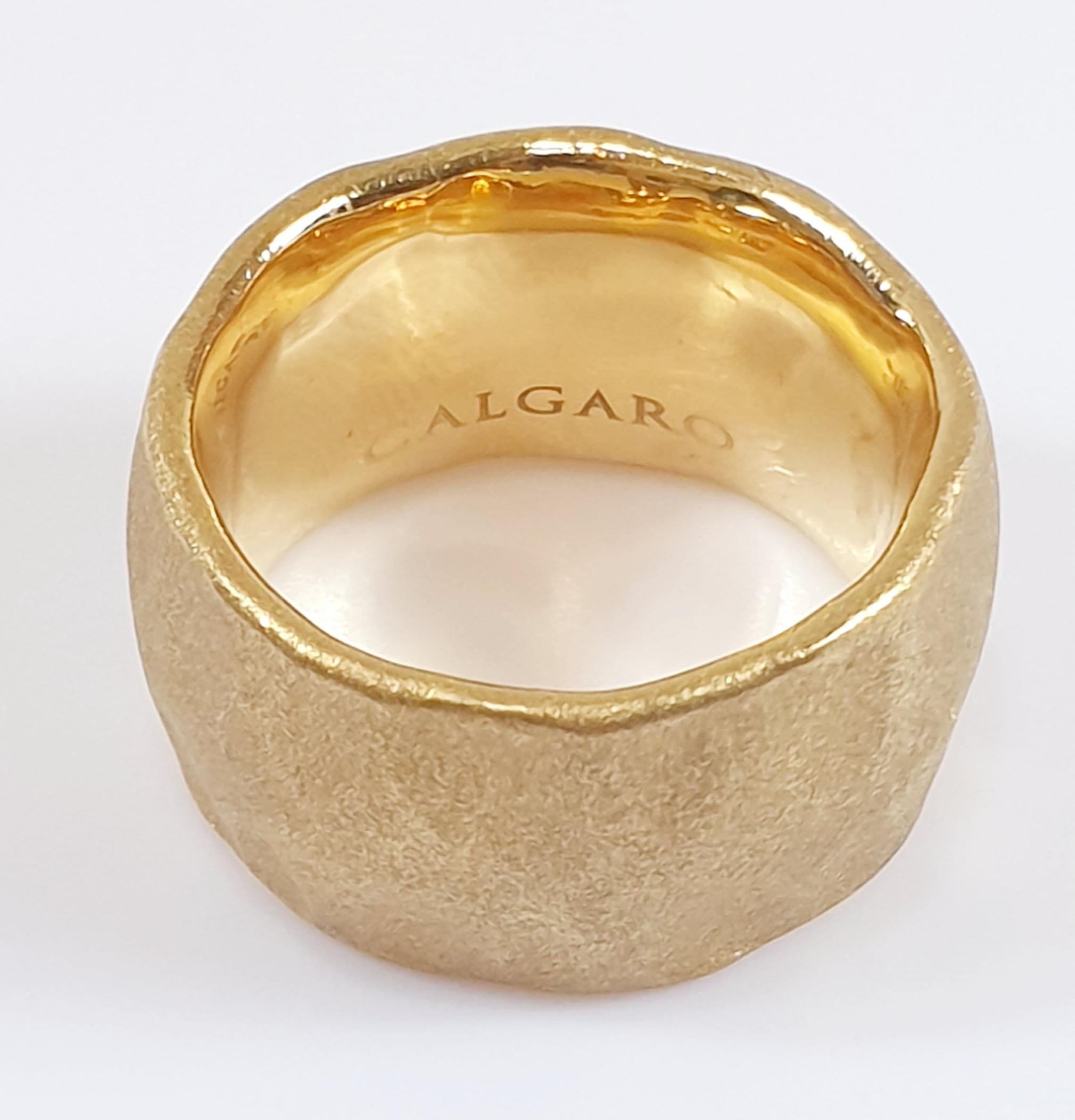 Calgaro Designer Italian 18k Gold 
Unique and rare top Italian designer Calgaro made very few Full 18kt Gold 
Satined martelé yellow gold exterior, polished bright yellow gold interior
Sensual and assertive statement ring 
This ring  is in excellent