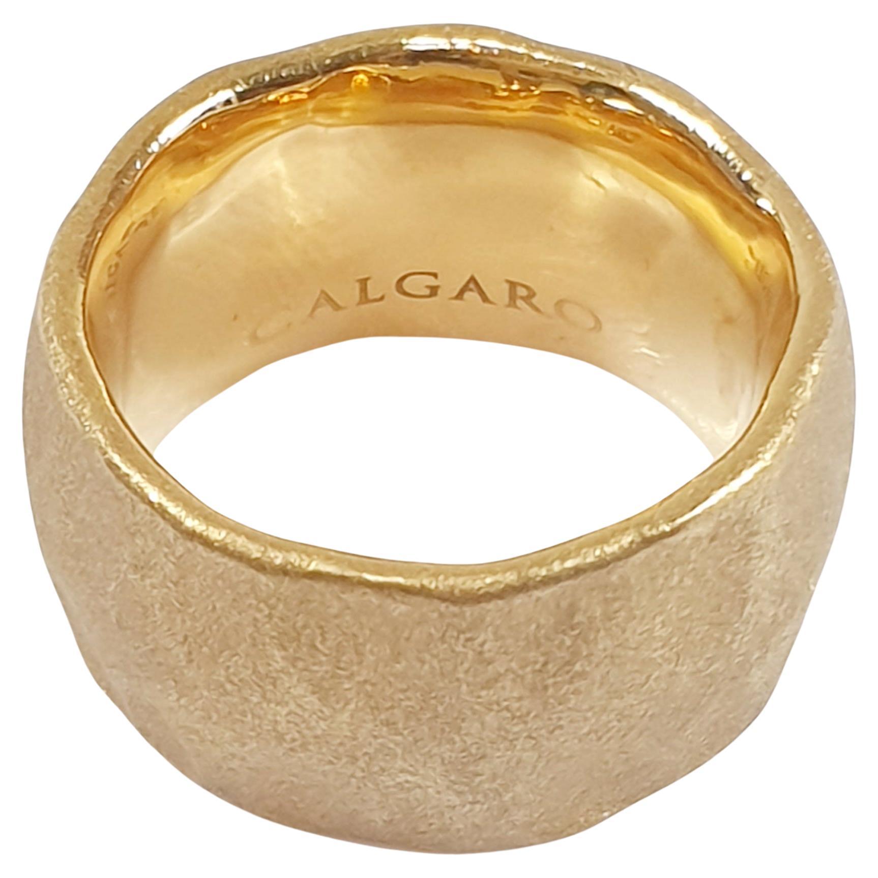 Calgaro 18 Karat Satined Yellow Gold Ring with Martelé Texture