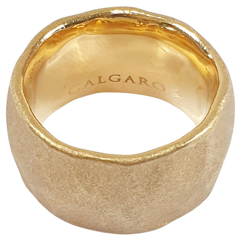 Calgaro 18 Karat Satined Yellow Gold Ring with Martelé Texture For Sale at  1stDibs | calgaros photos, marbella clover bracelet cigar brown, calgaro  jewelry