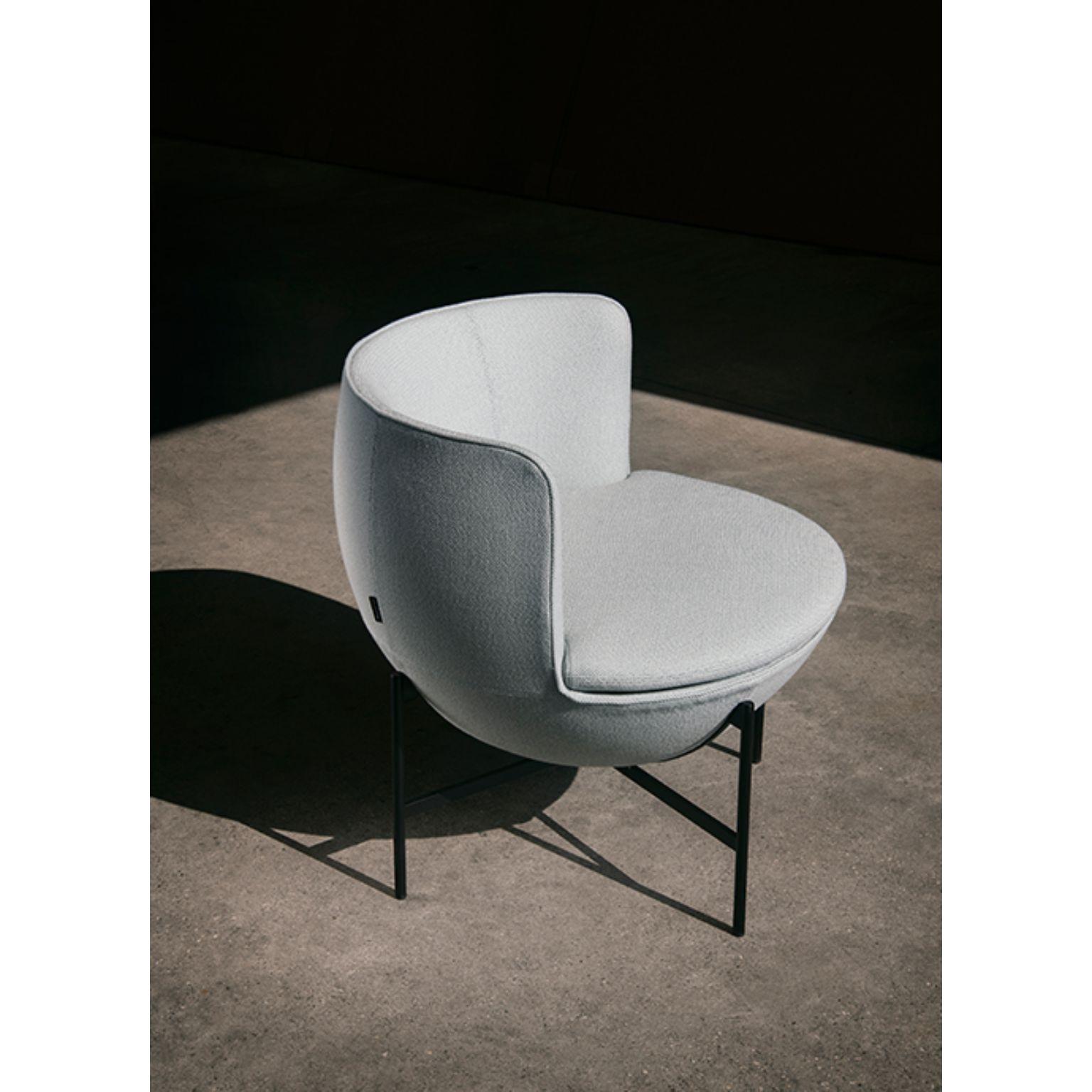 Calice Armchair by Patrick Norguet In New Condition For Sale In Geneve, CH