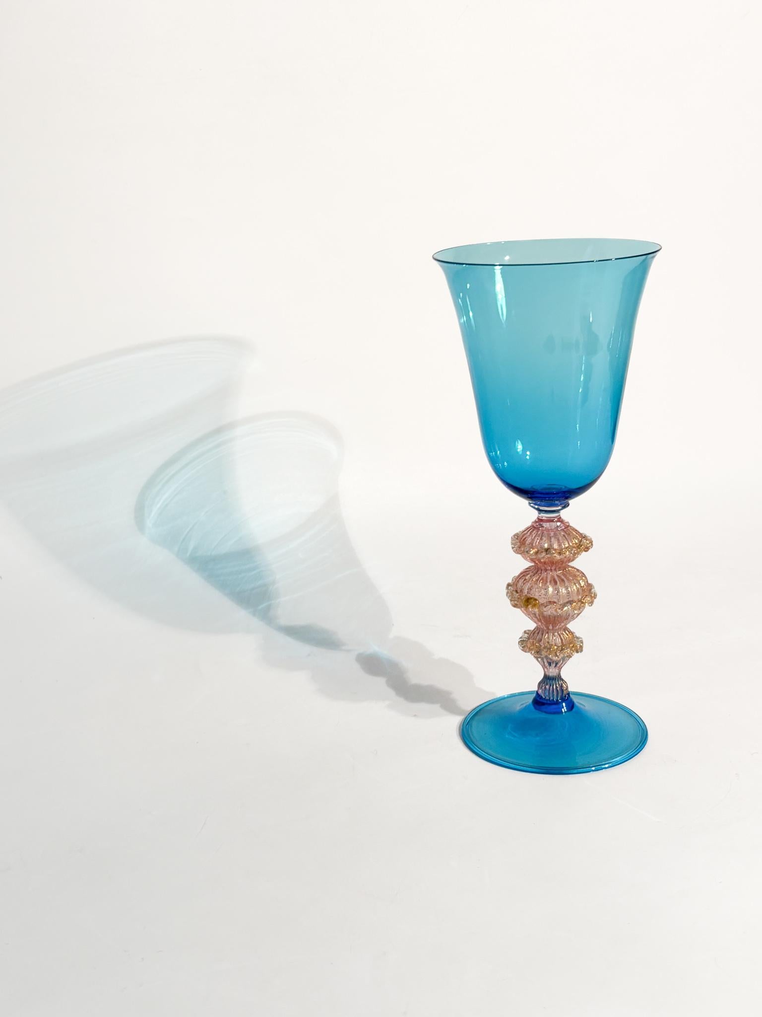 Verre de Murano soufflé à la main Bleu clair avec feuilles d'or 1970 en vente 7