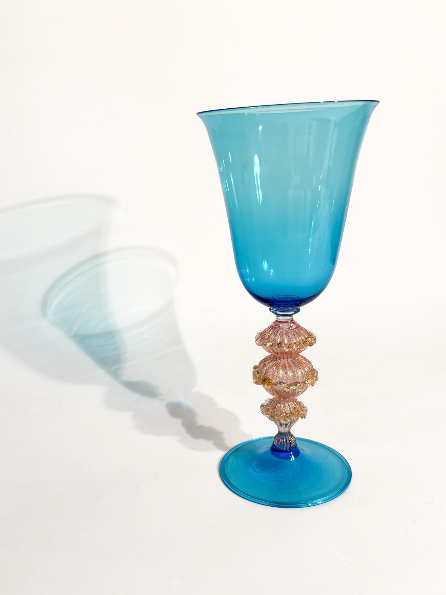 Verre de Murano soufflé à la main Bleu clair avec feuilles d'or 1970 Bon état - En vente à Milano, MI