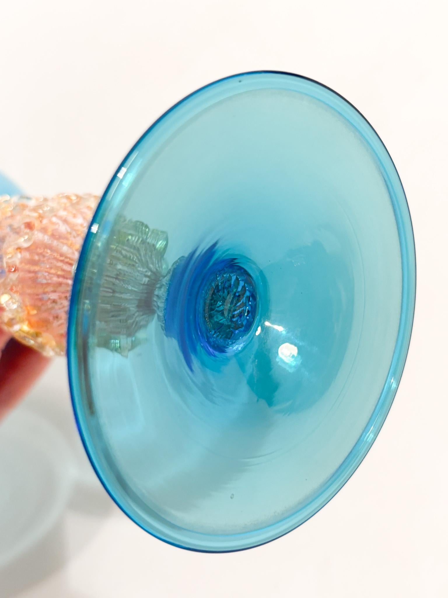 Verre de Murano soufflé à la main Bleu clair avec feuilles d'or 1970 en vente 3