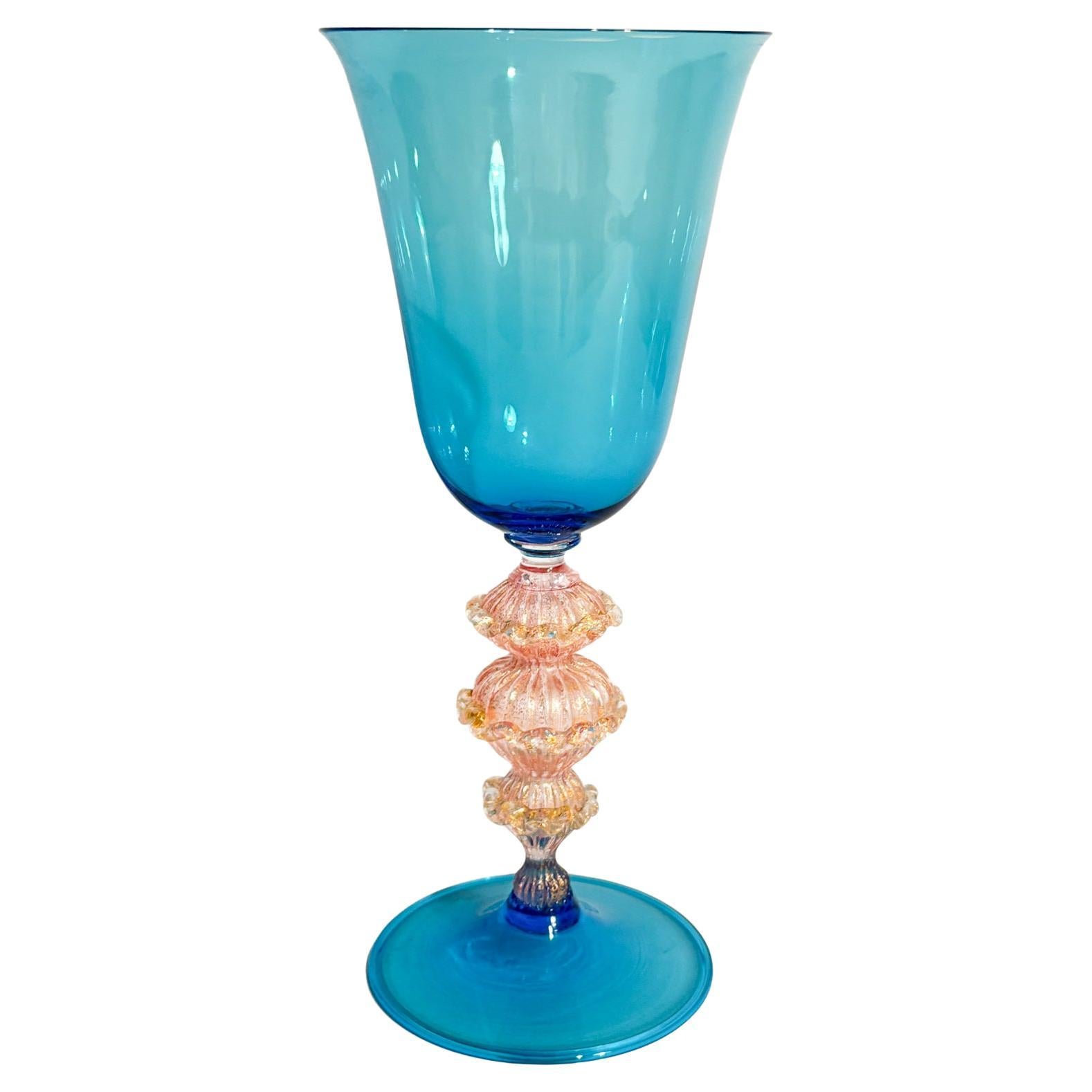 Verre de Murano soufflé à la main Bleu clair avec feuilles d'or 1970 en vente