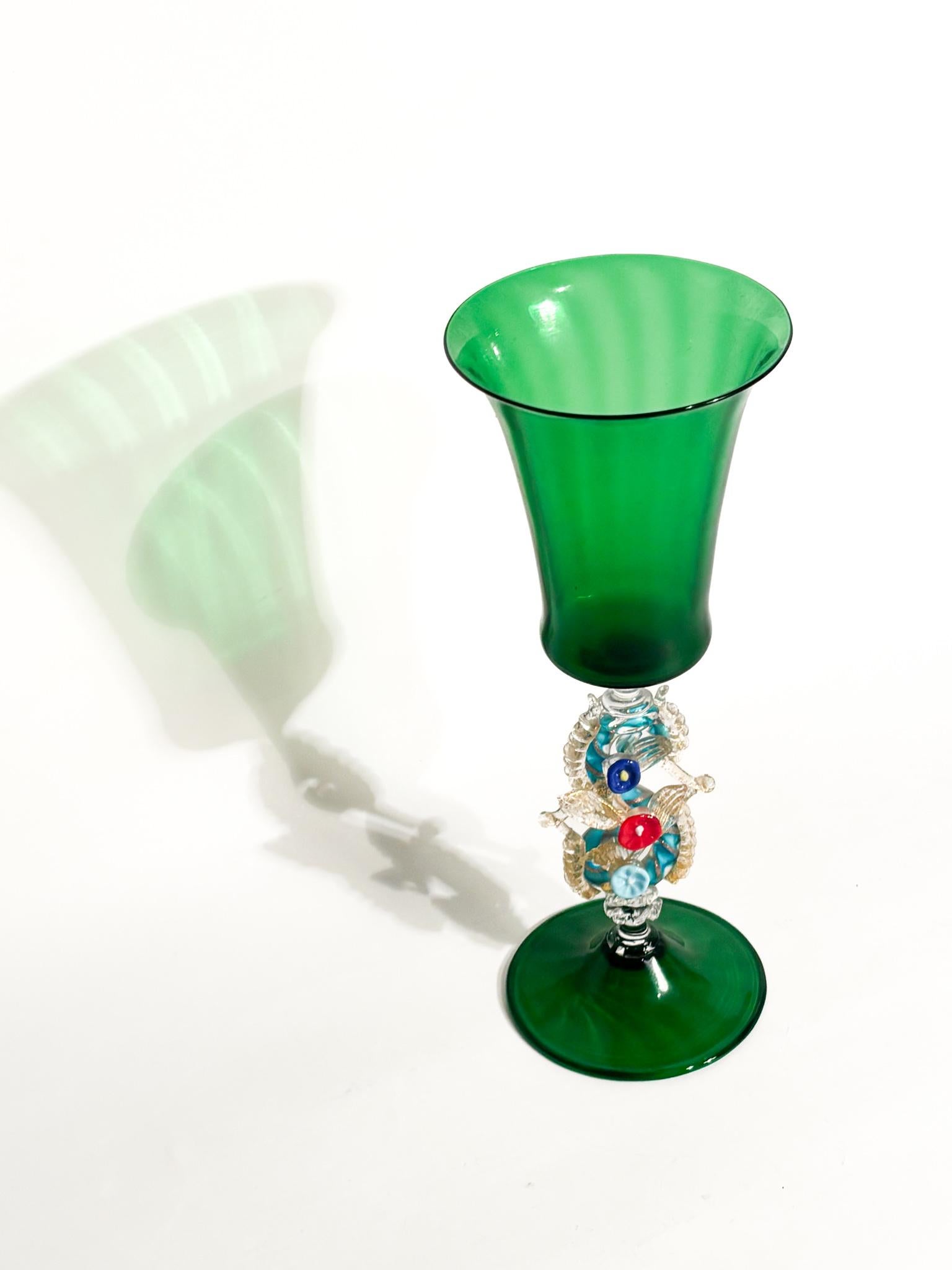 Coupe en verre soufflé de Murano avec décorations florales 1970 en vente 3