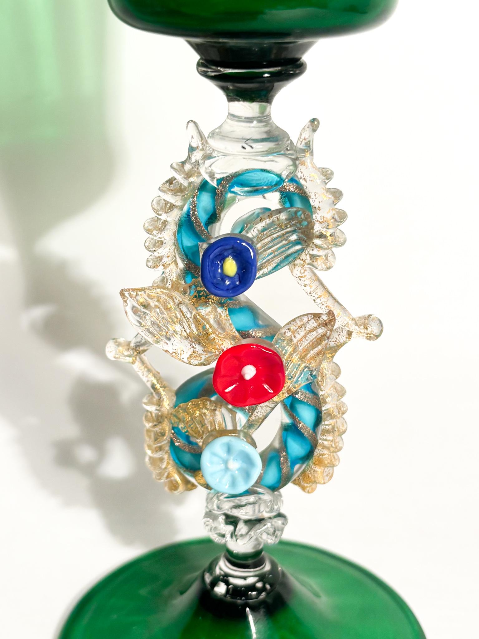 Late 20th Century Coupe en verre soufflé de Murano avec décorations florales 1970 en vente