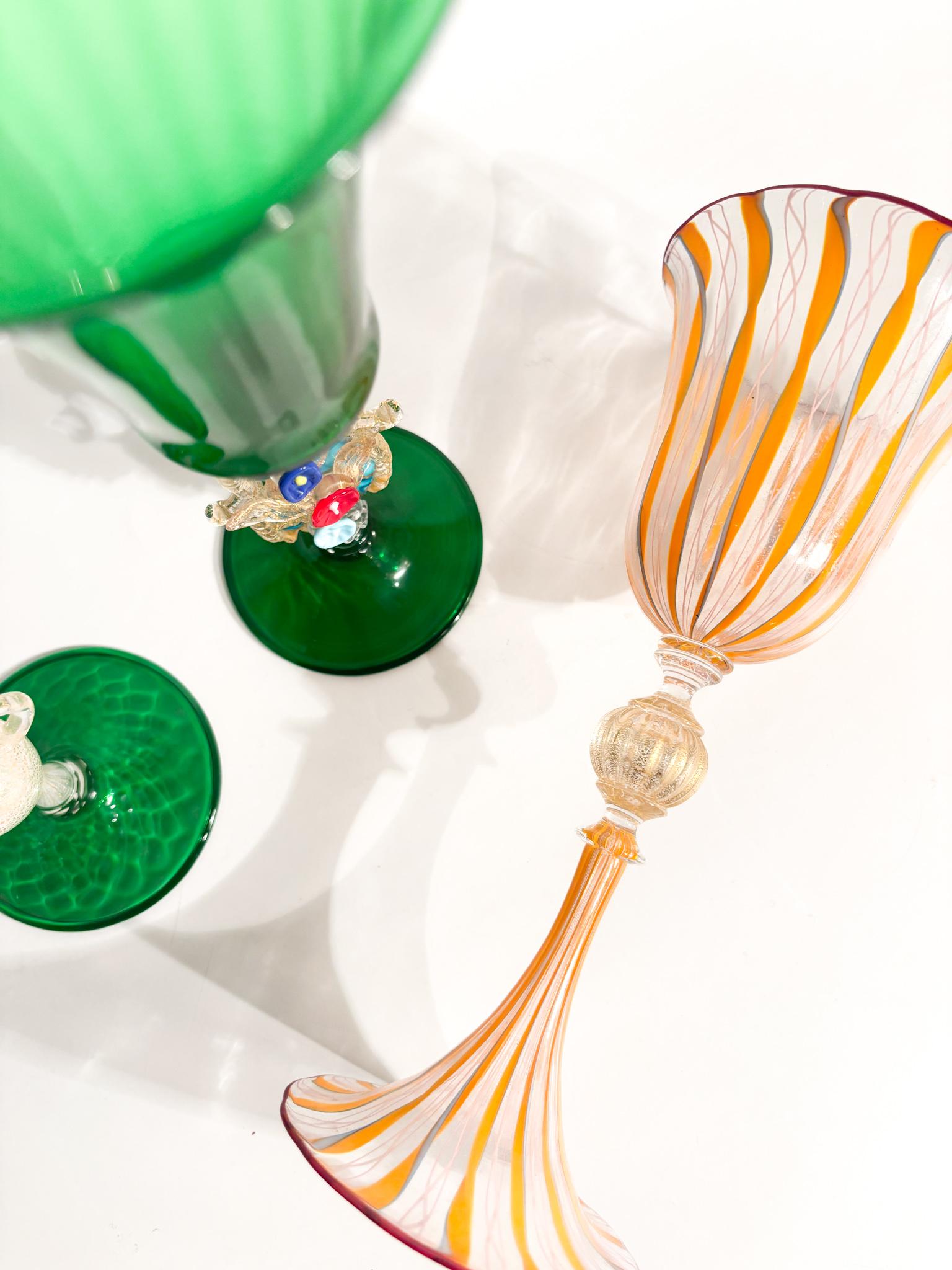 Gobelet en verre soufflé de Murano avec travail filigrané 1970 en vente 3
