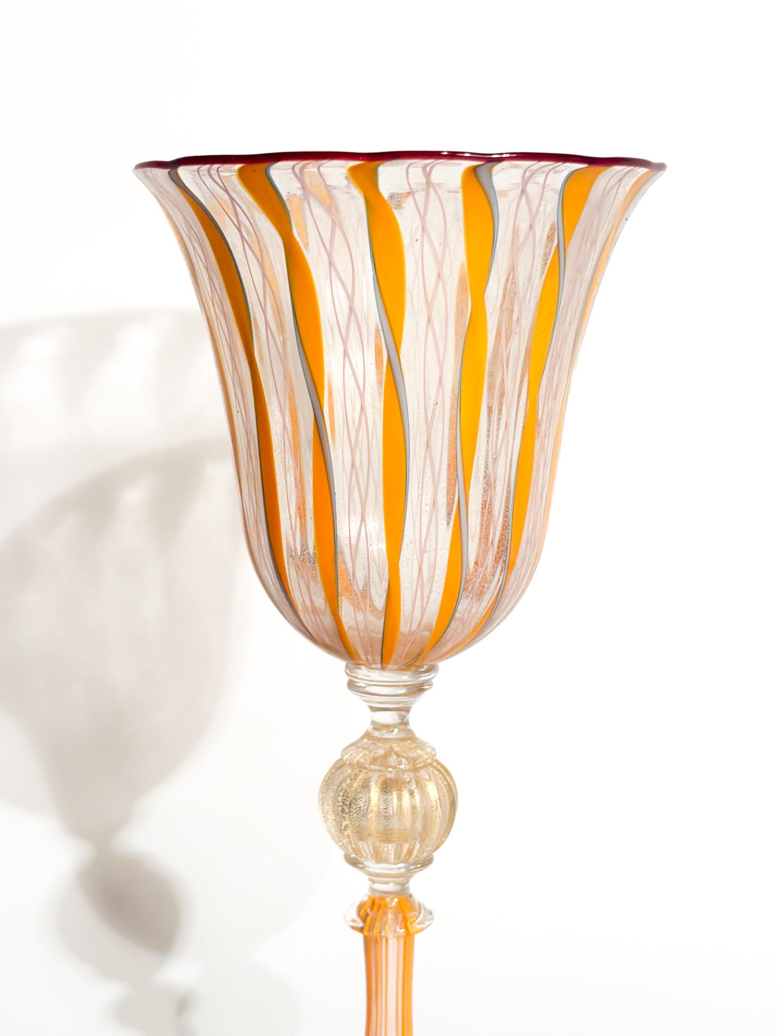 Italian Gobelet en verre soufflé de Murano avec travail filigrané 1970 en vente