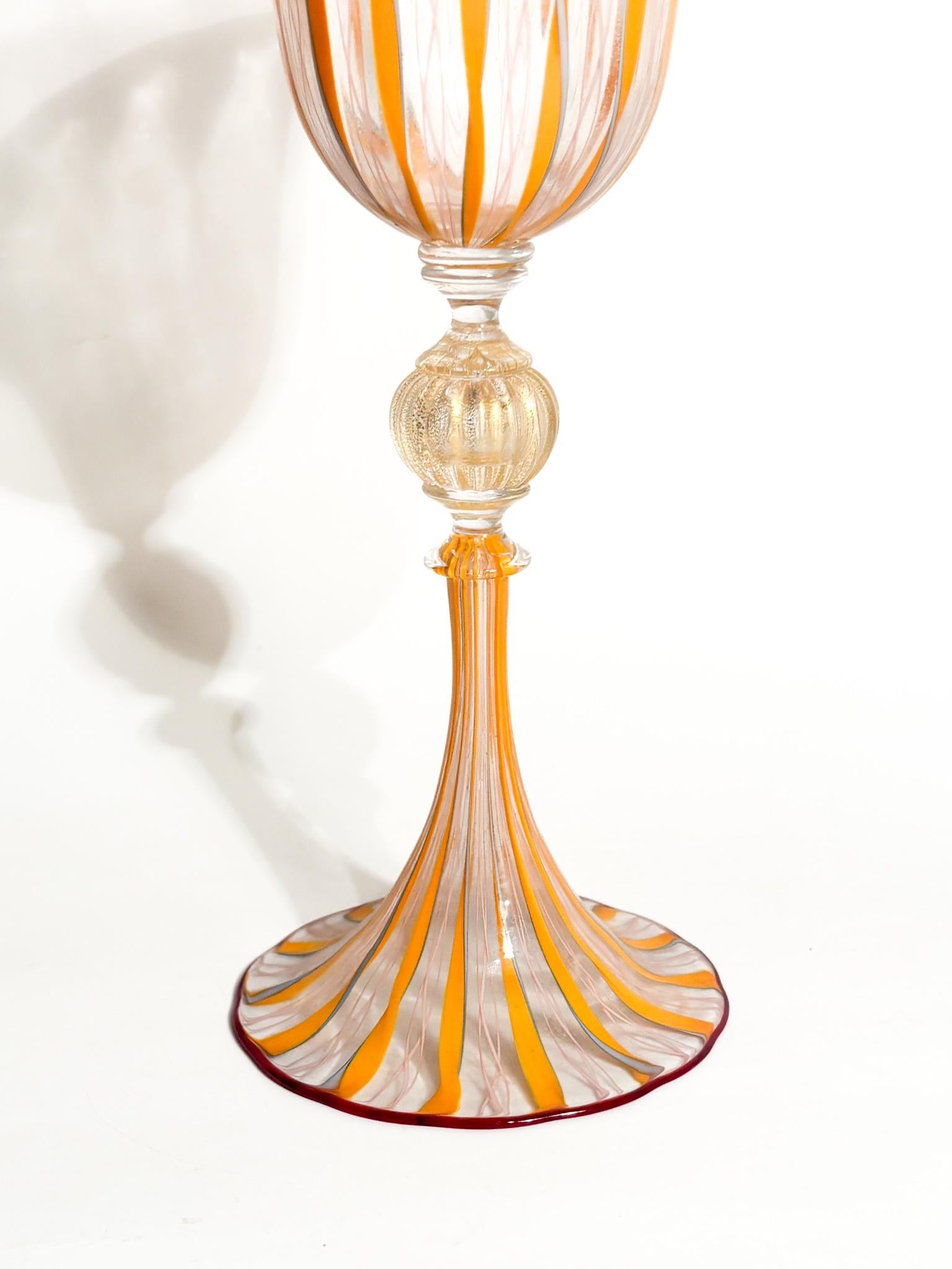 Gobelet en verre soufflé de Murano avec travail filigrané 1970 Bon état - En vente à Milano, MI