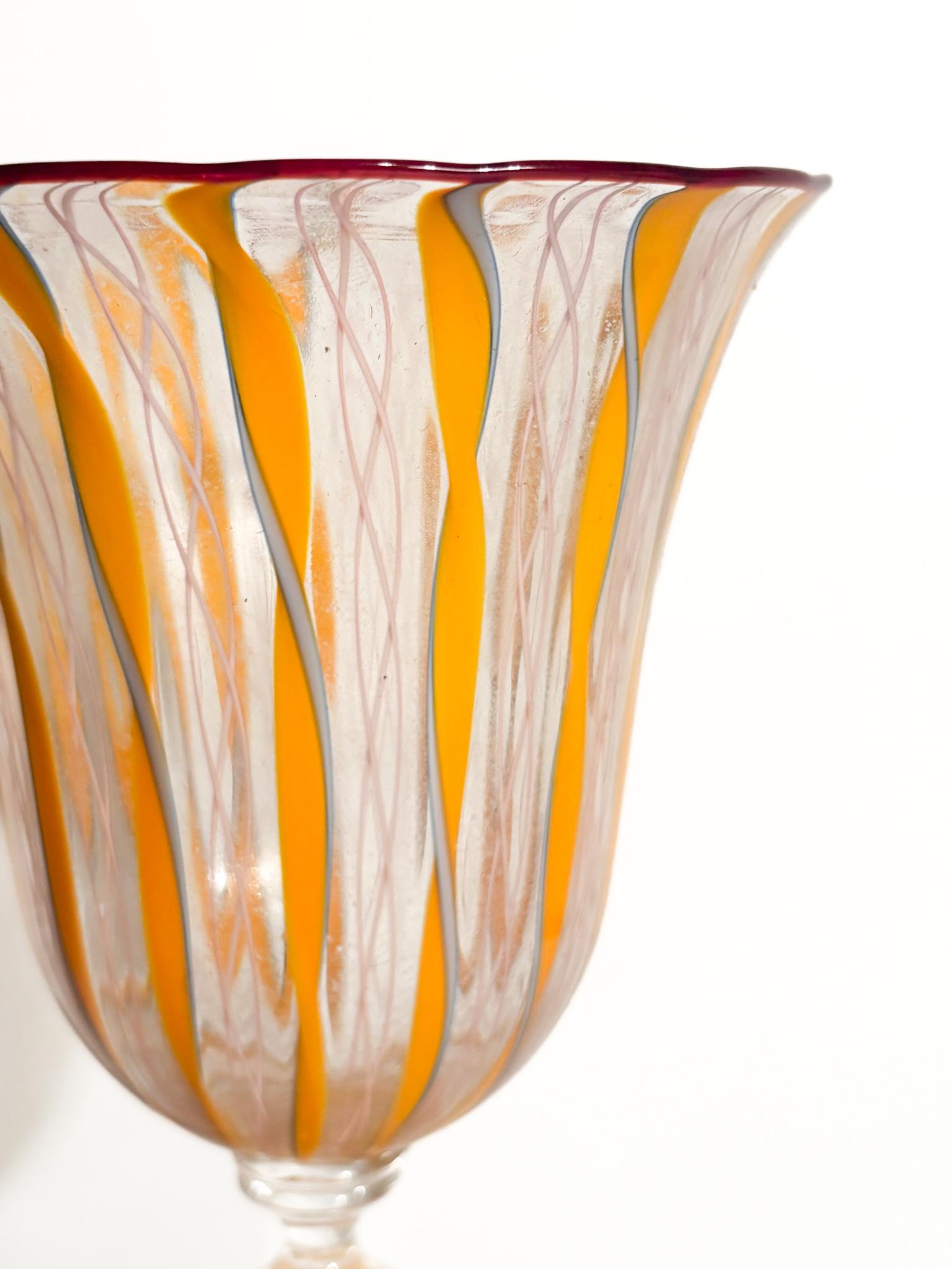 Verre de Murano Gobelet en verre soufflé de Murano avec travail filigrané 1970 en vente