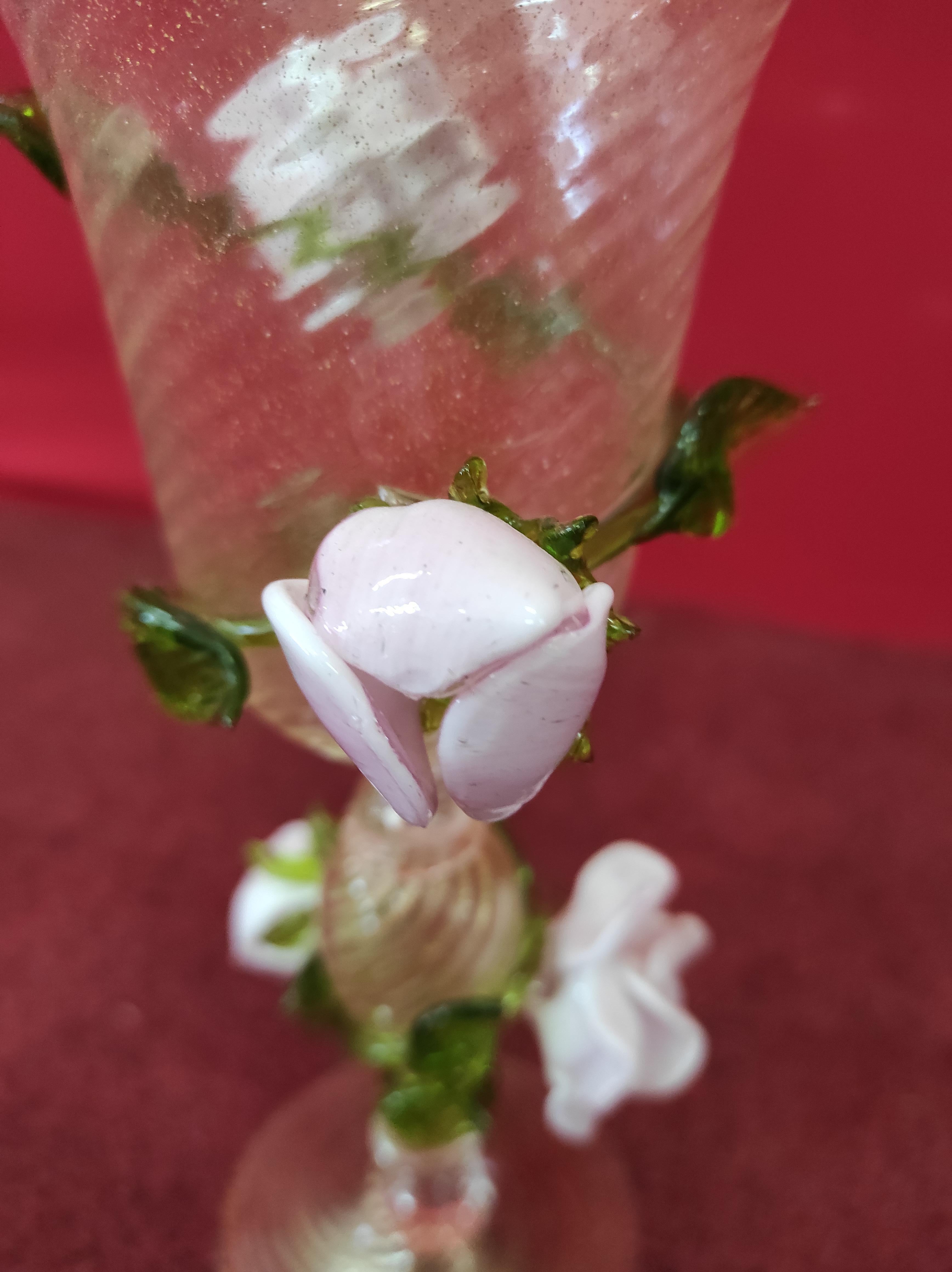 Italian Calice in Vetro Soffiato Di Murano Con Rose For Sale