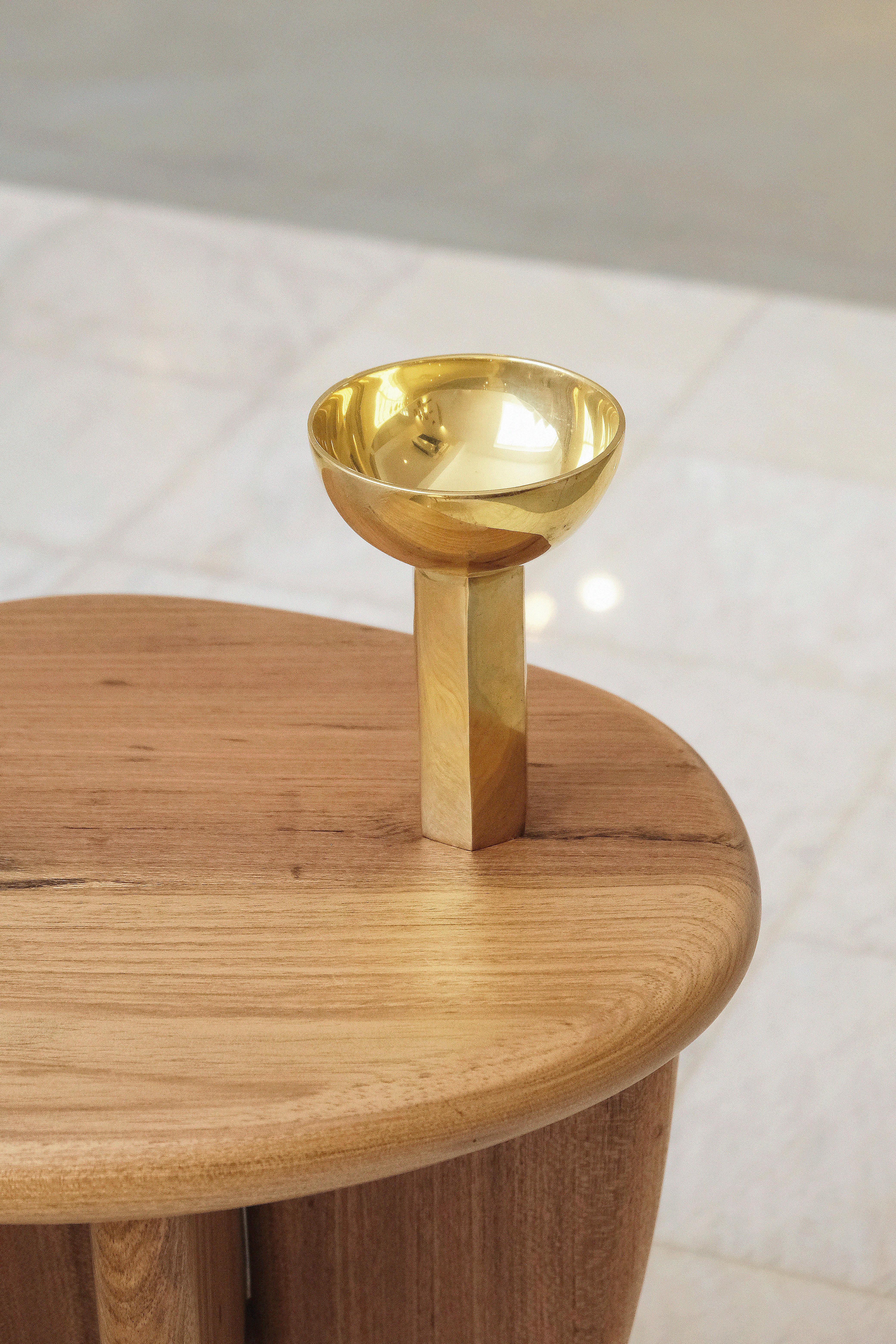 Skulpturales Objekt Cálice aus Messingguss von Studio Orth (Brasilianisch) im Angebot
