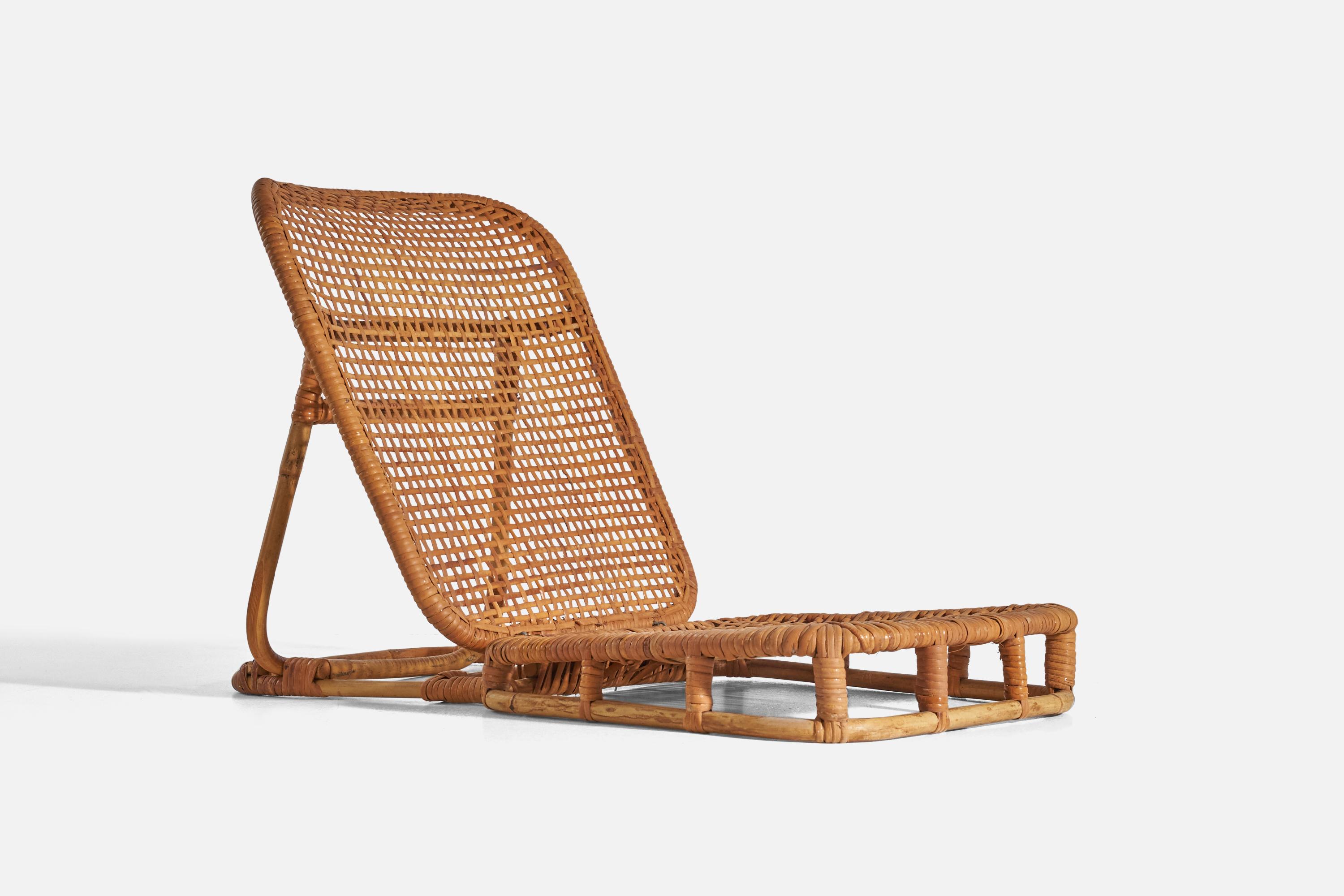 chaise basse en rotin