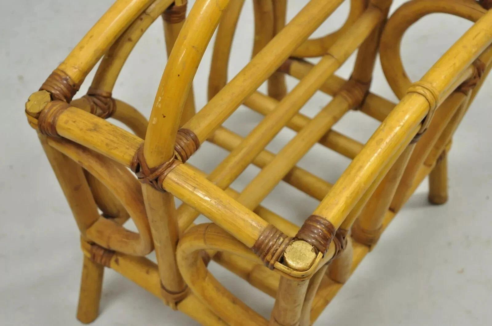 XX secolo Asia Rattan Bamboo Cinese Chippendale Boho Tiki Portariviste (A) in vendita