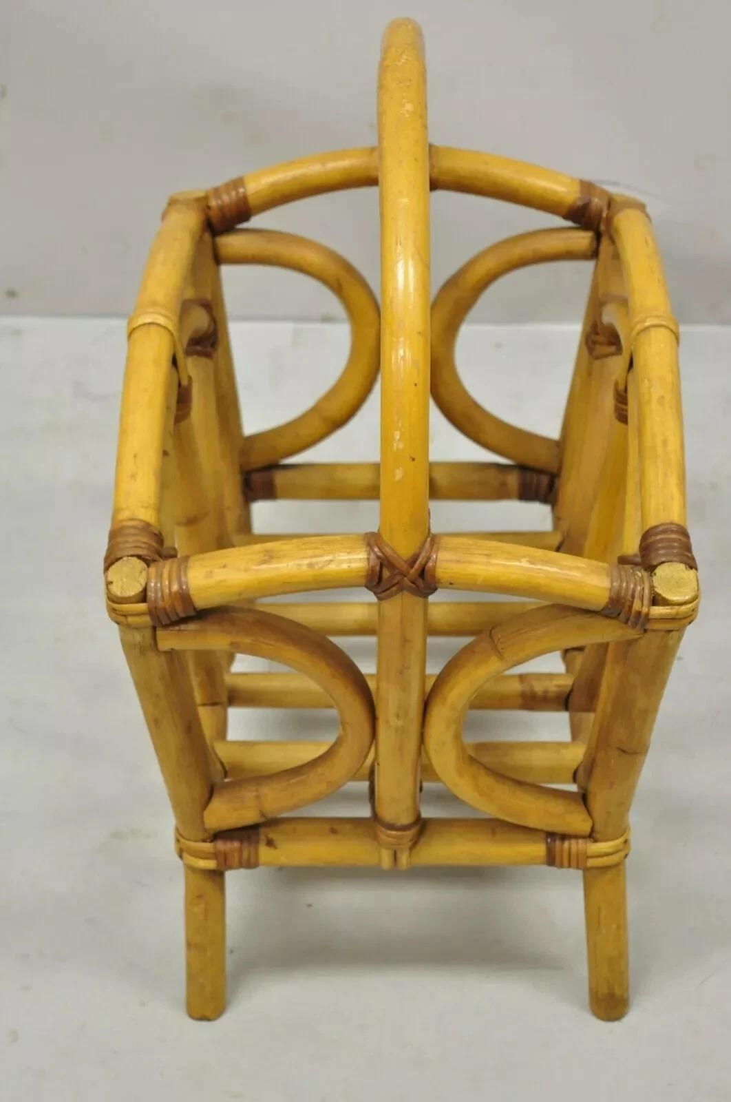 Asia Rattan Bamboo Cinese Chippendale Boho Tiki Portariviste (A) in vendita 1