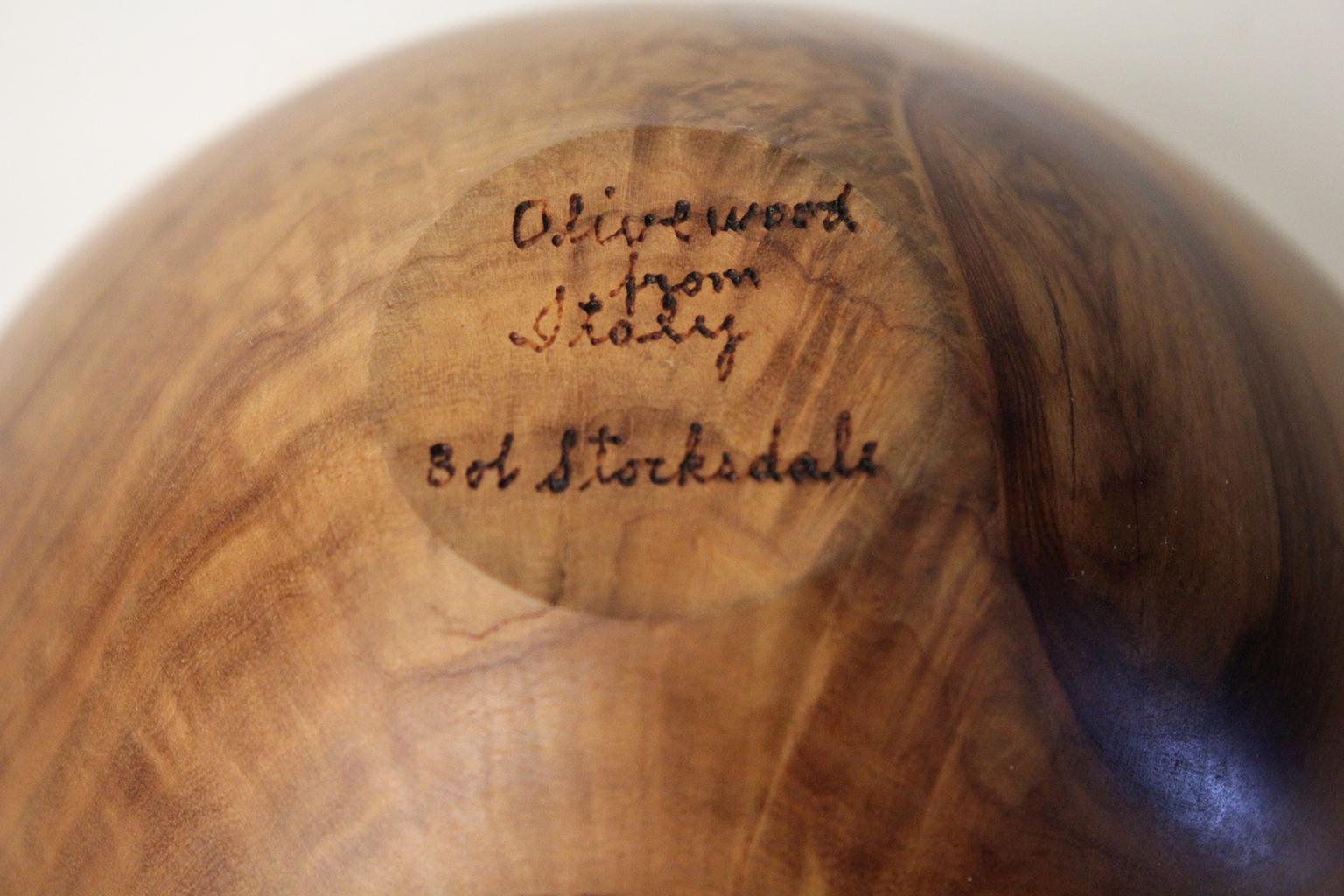 Bol sculpture en bois d'olivier tourné - Sculpture de bol de l'artiste californien Bob Stocksdale en vente 5
