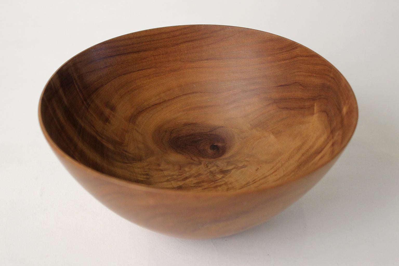 California Artist Bob Stocksdale Olive Wood Turned Art Bowl Vessel Sculpture In Excellent Condition For Sale In San Diego, CA