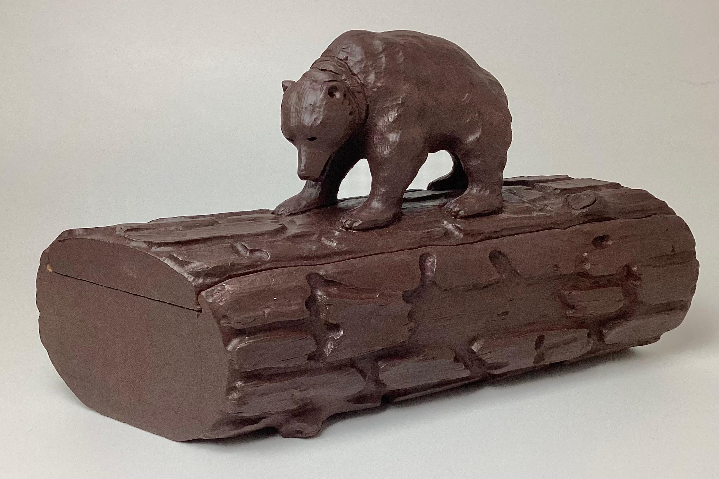Quinby California chocolate hand-carved wood box with grizzly bear on top c1910. 18