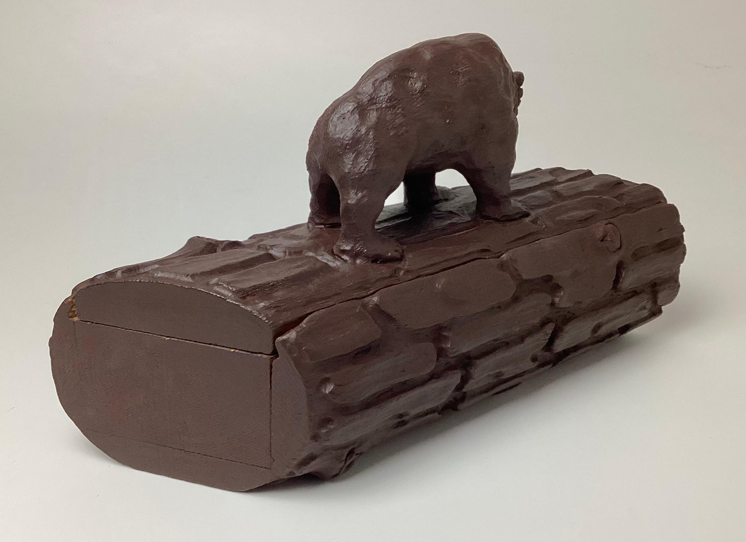 Handgeschnitzte kalifornische Schokoladenschachtel aus Holz mit Grizzly-Bär auf der Oberseite (amerikanisch) im Angebot