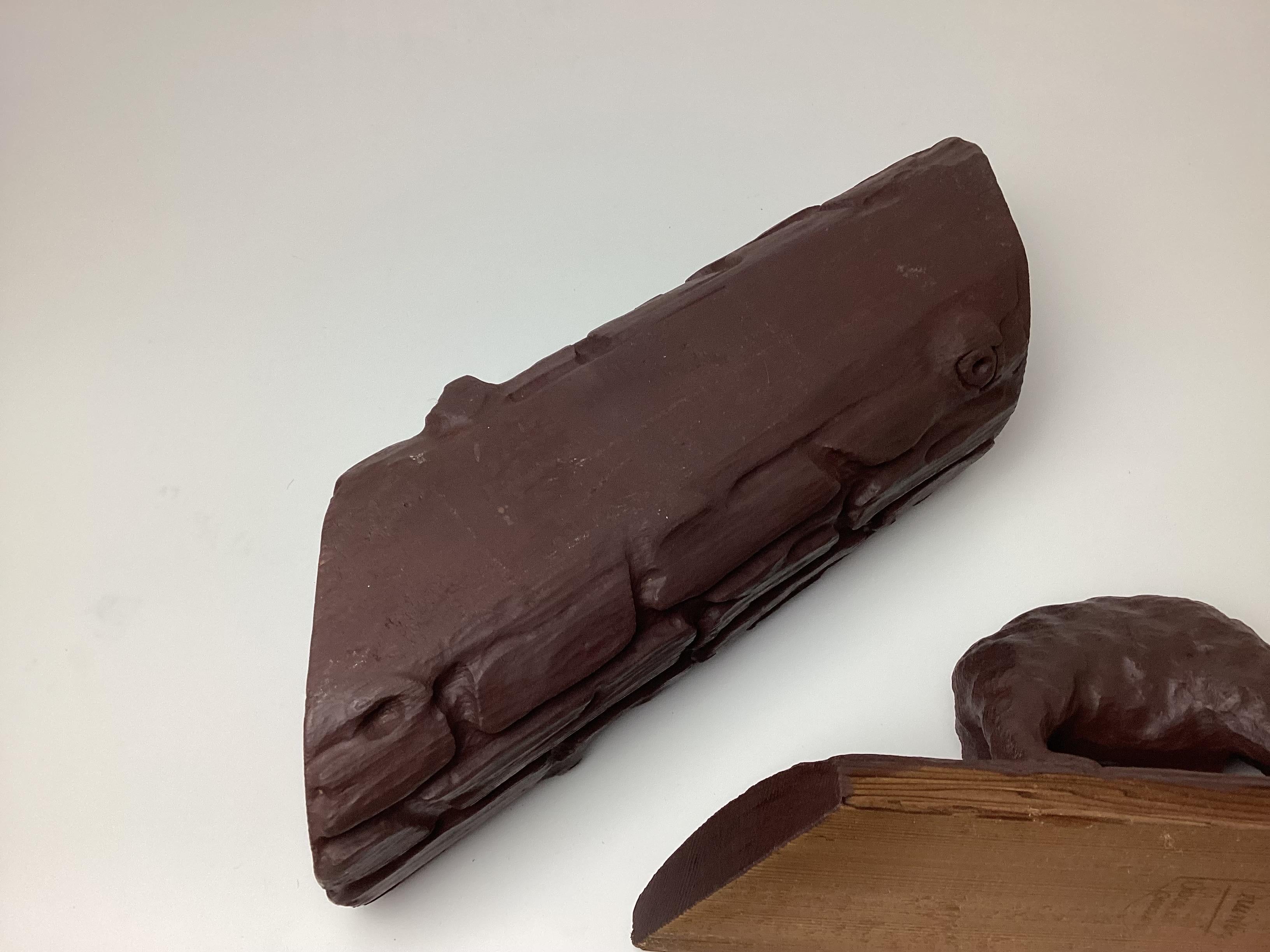 Handgeschnitzte kalifornische Schokoladenschachtel aus Holz mit Grizzly-Bär auf der Oberseite im Angebot 3