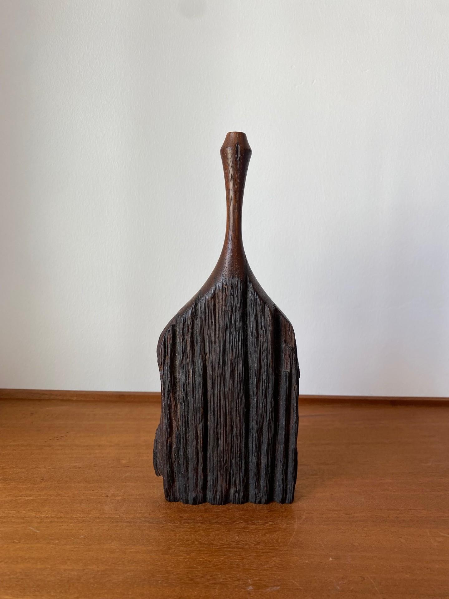 Intagliato Vaso scultoreo in Wood di California Craft in vendita
