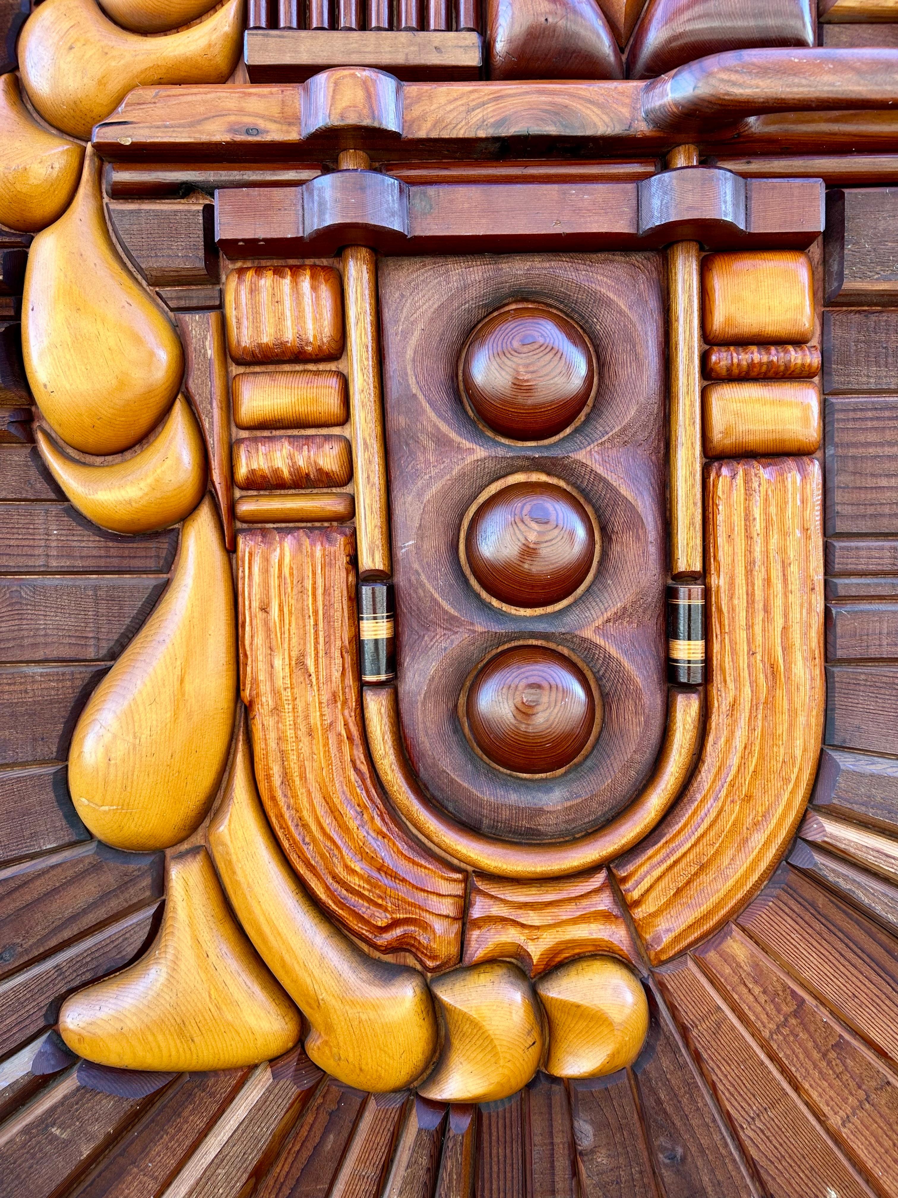 Americano Scultura per porta in legno di Studio A in vendita