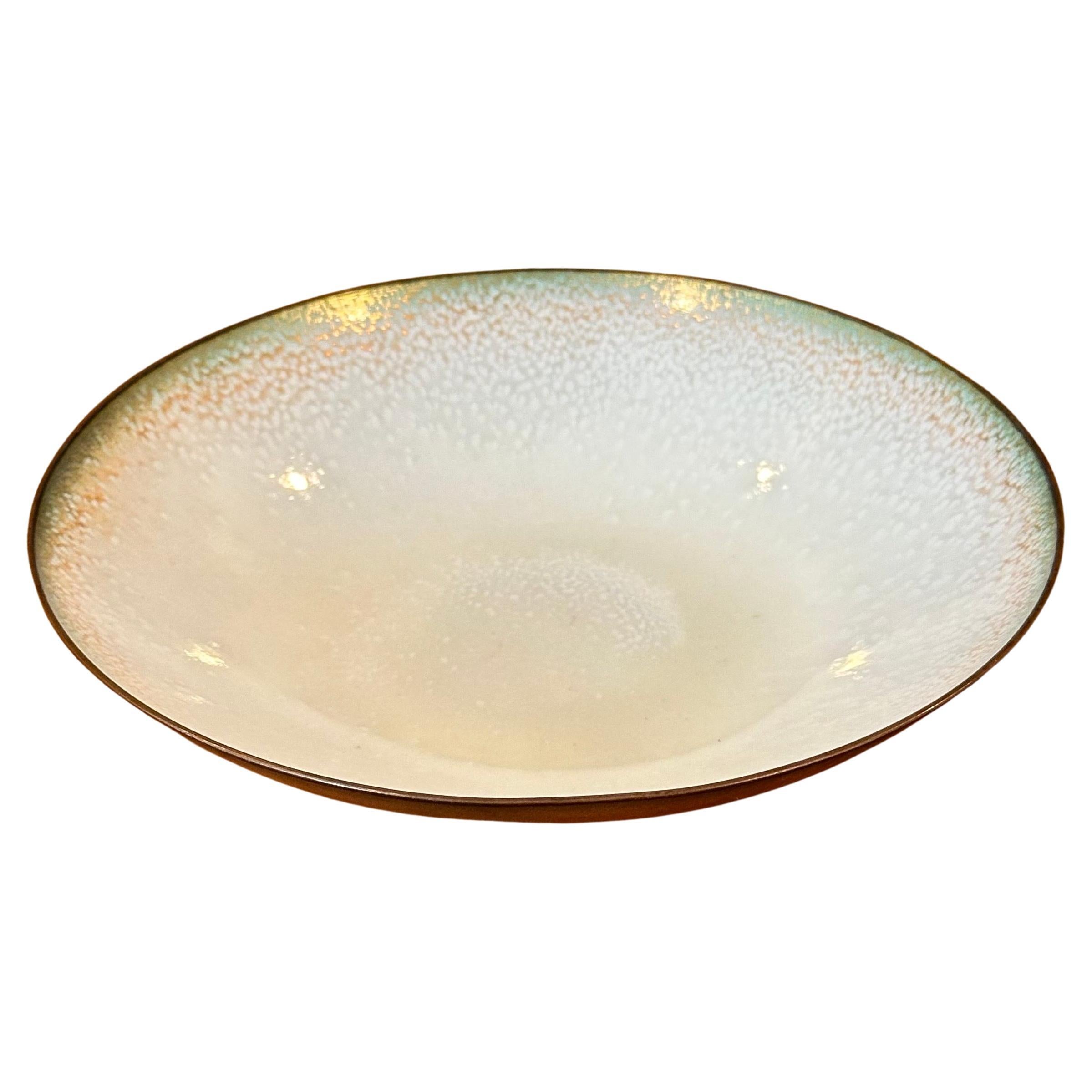 Petit plat California Design en émail sur cuivre de Leon Statham en vente 5