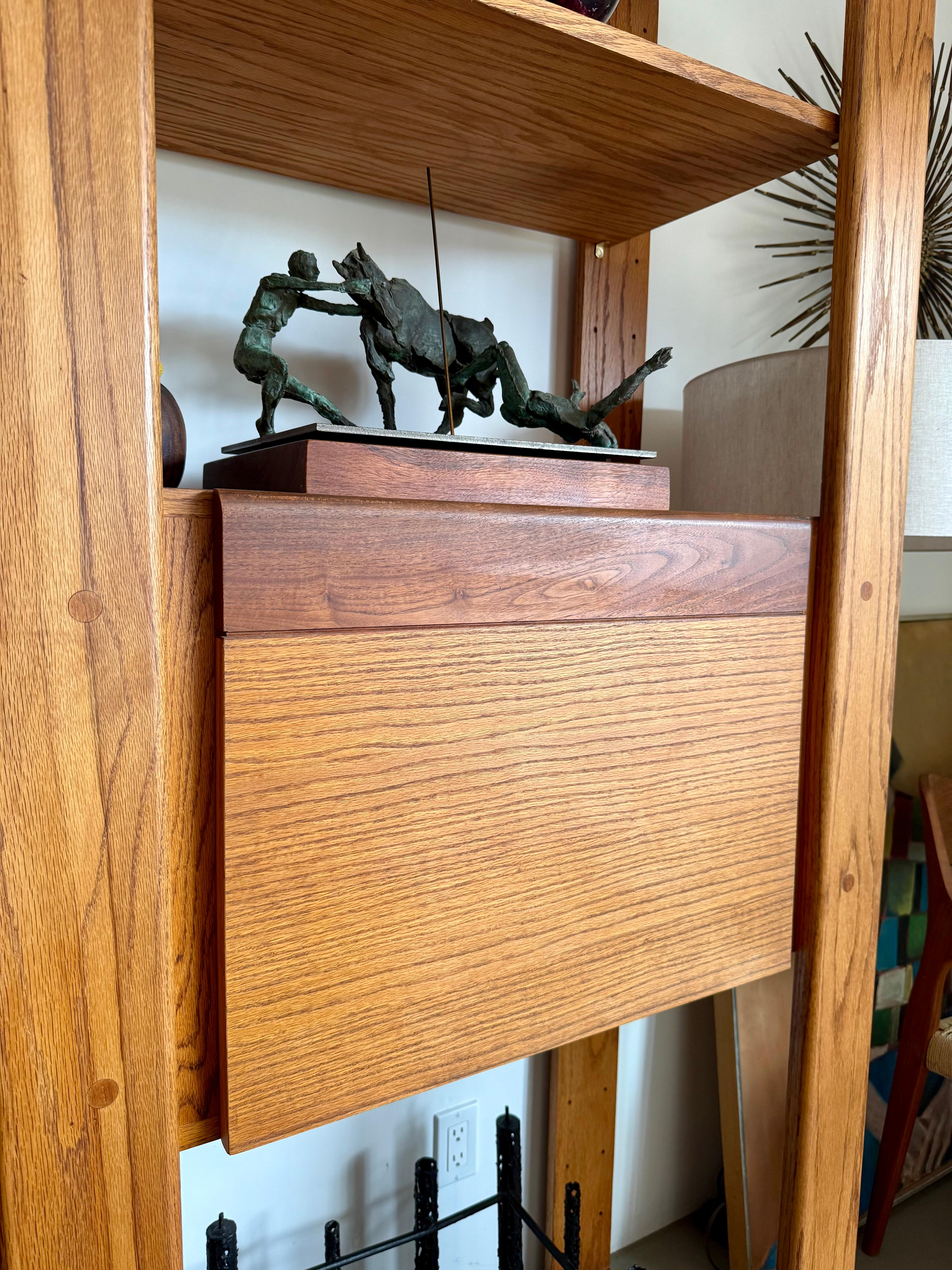Quercia California Design Group - Parete attrezzata modulare freestanding di Lou Hodges in vendita