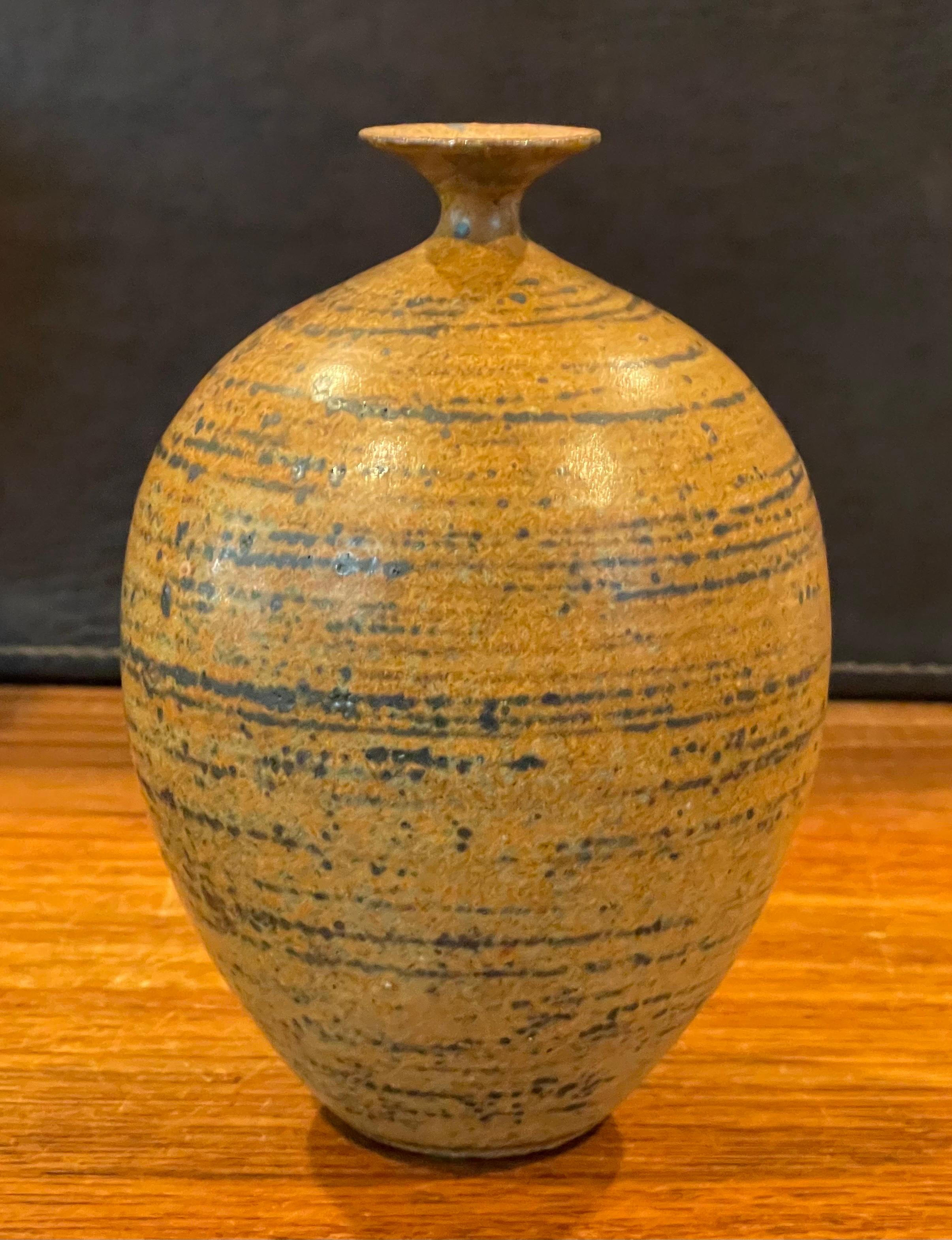 California Design Stoneware Weed Pot / Vase by Wayne Chapman In Good Condition For Sale In San Diego, CA