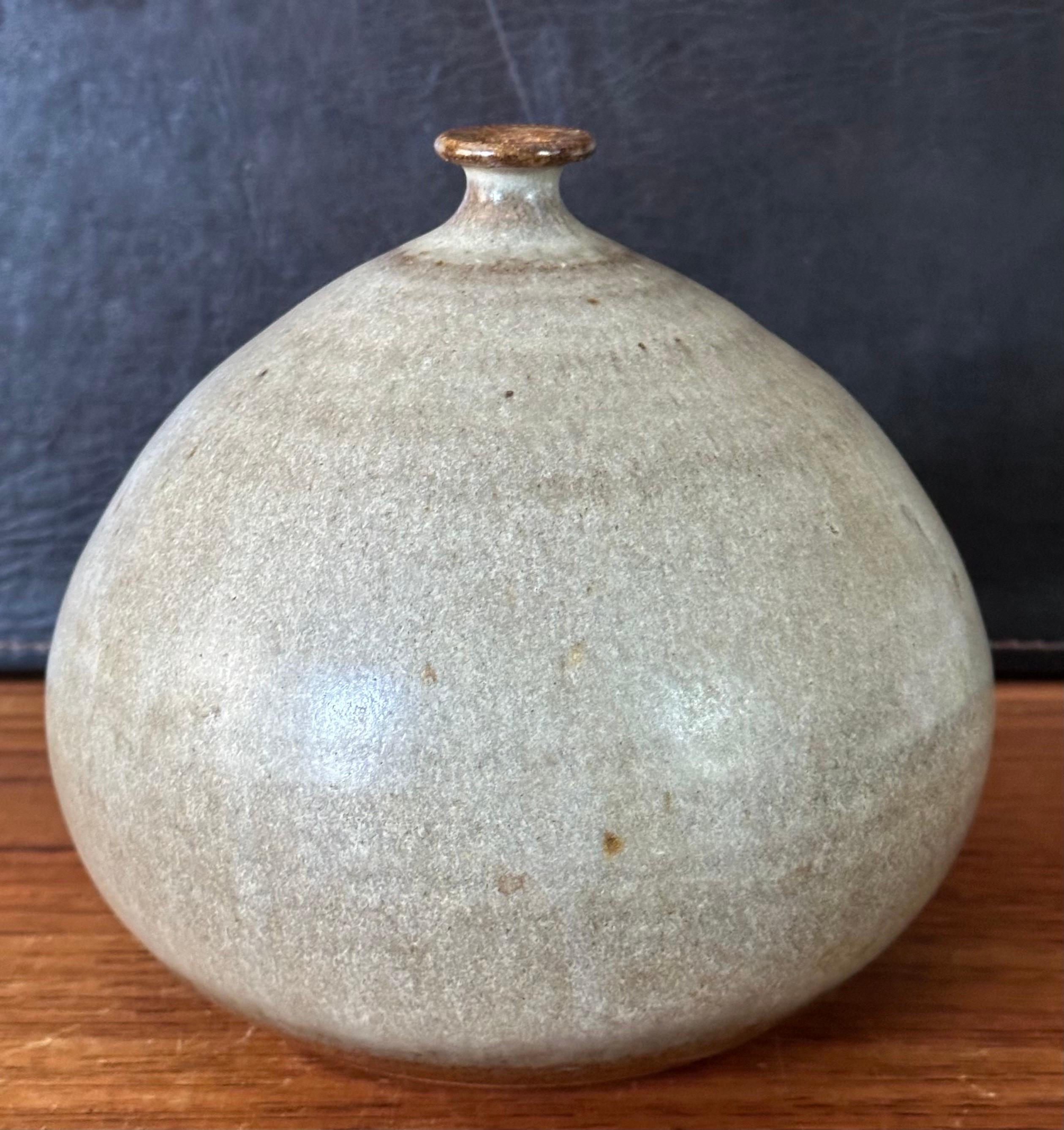 Vaso di erbacce in gres di California Design Studio firmato In condizioni buone in vendita a San Diego, CA