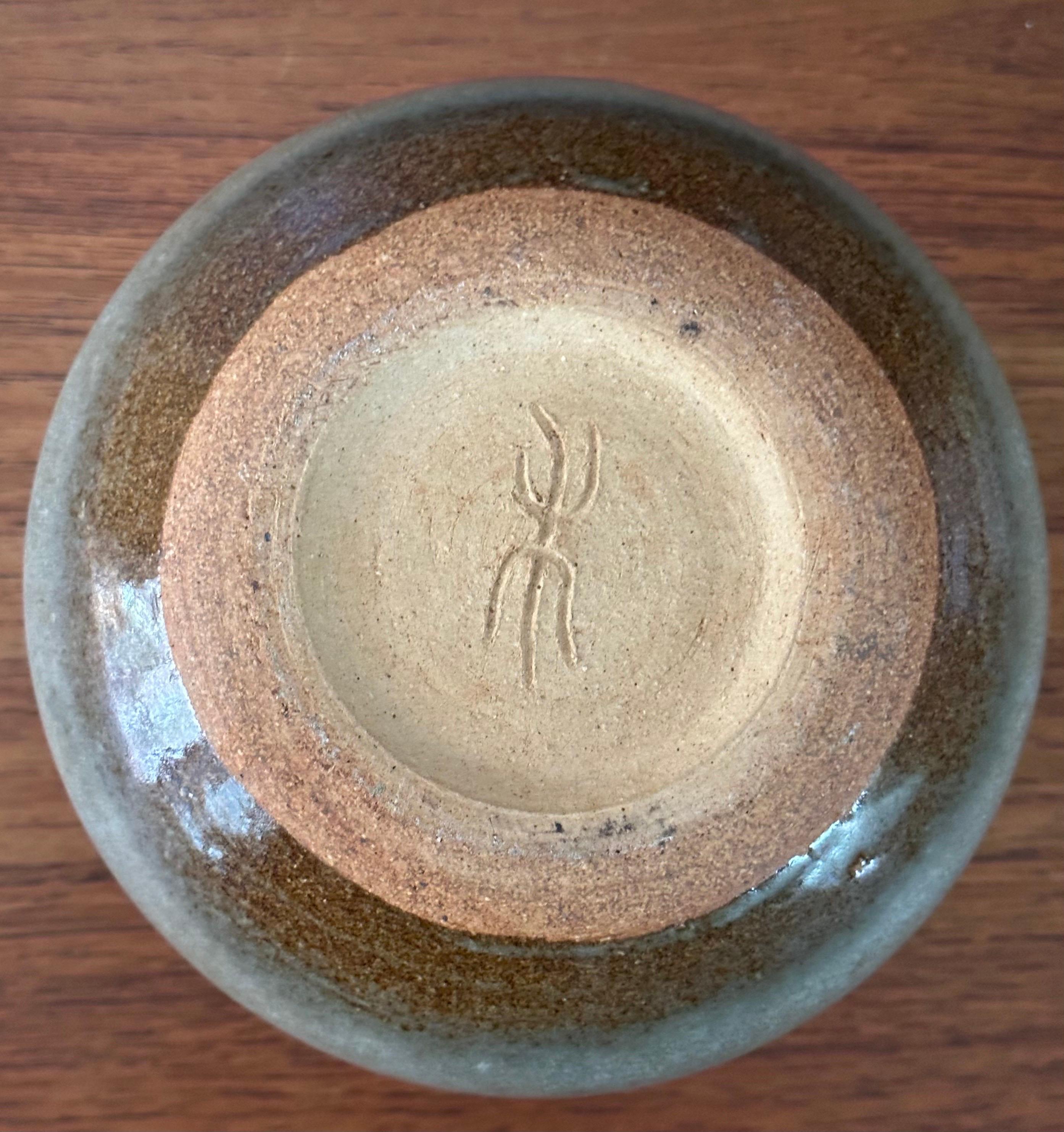 Vaso di erbacce in gres di California Design Studio firmato in vendita 2