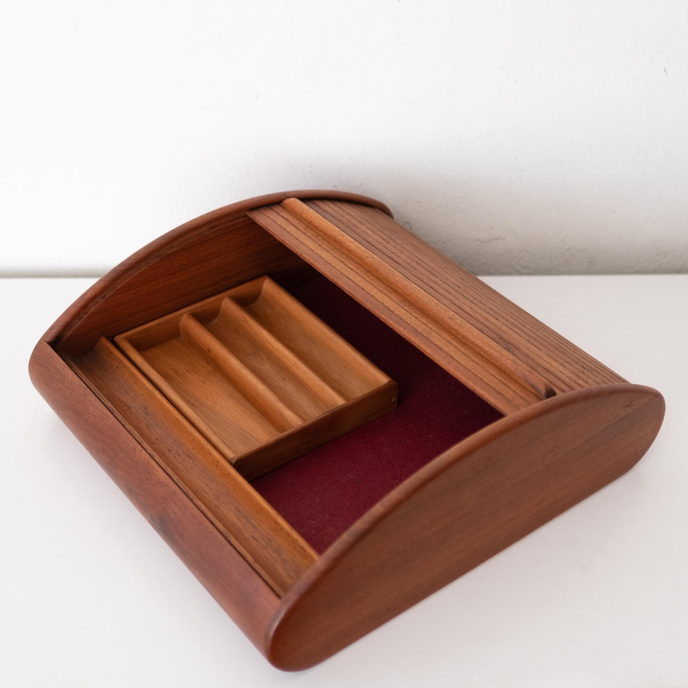 California Design tambour door jewelry box. Nicely crafted felt lined jewelry box with removable tray.
