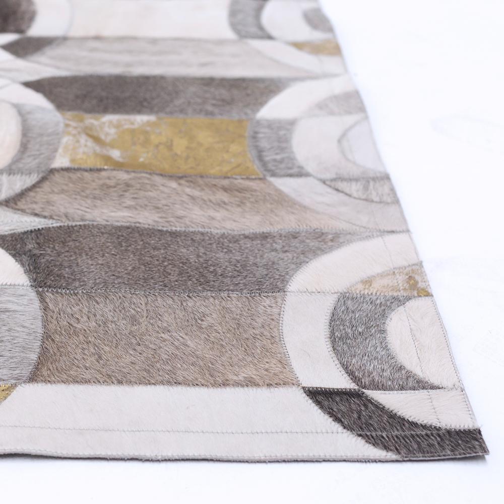 Machine-Made California Inspired Curvo Gray and Gold Cowhide Rug For Sale