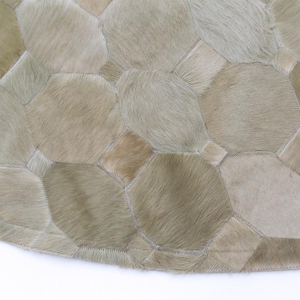 California Inspired Oleada Oval Moss Cowhide Rug In New Condition For Sale In London, GB