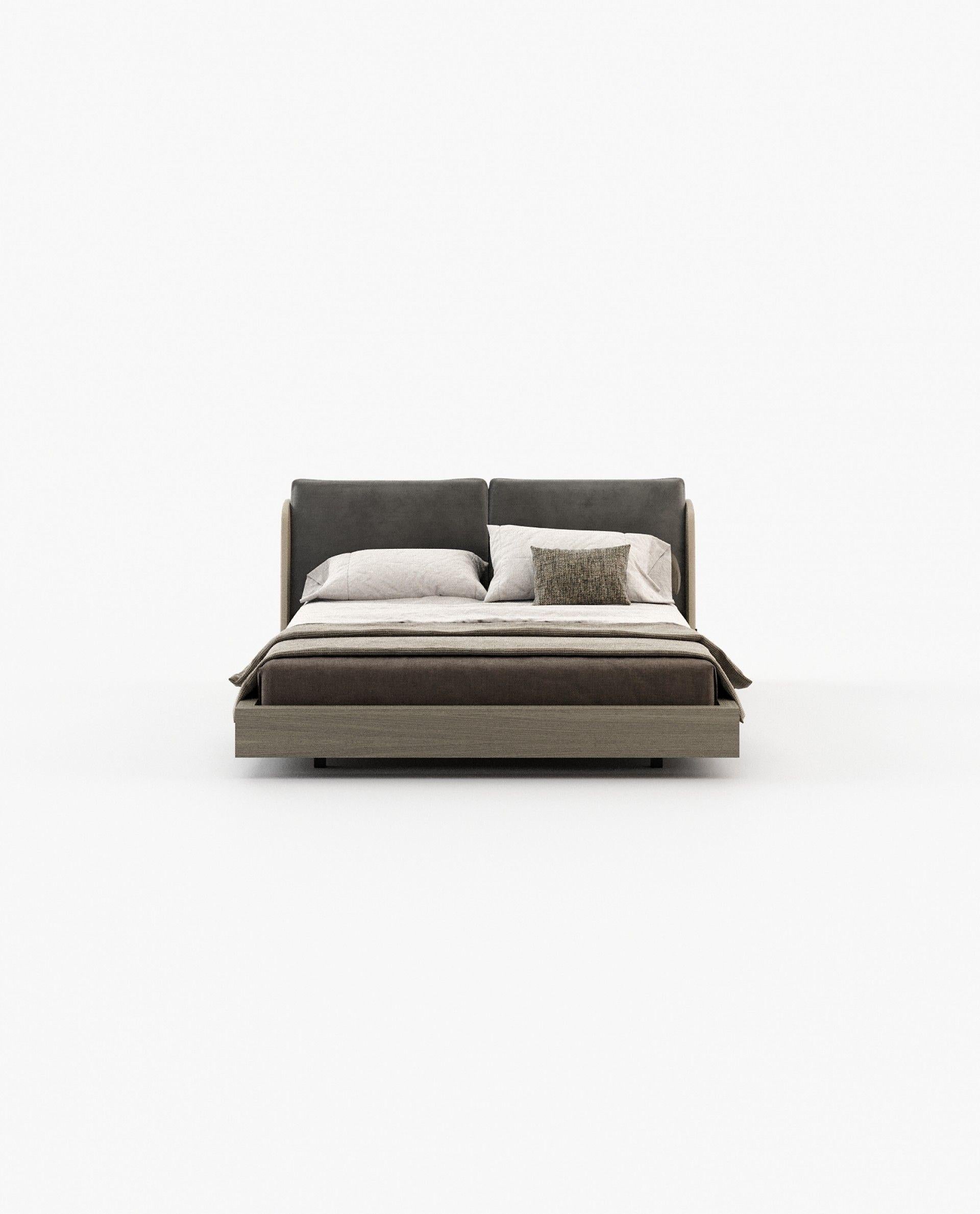 California King Size Bed in Genuine Leather and Fabric For Sale at