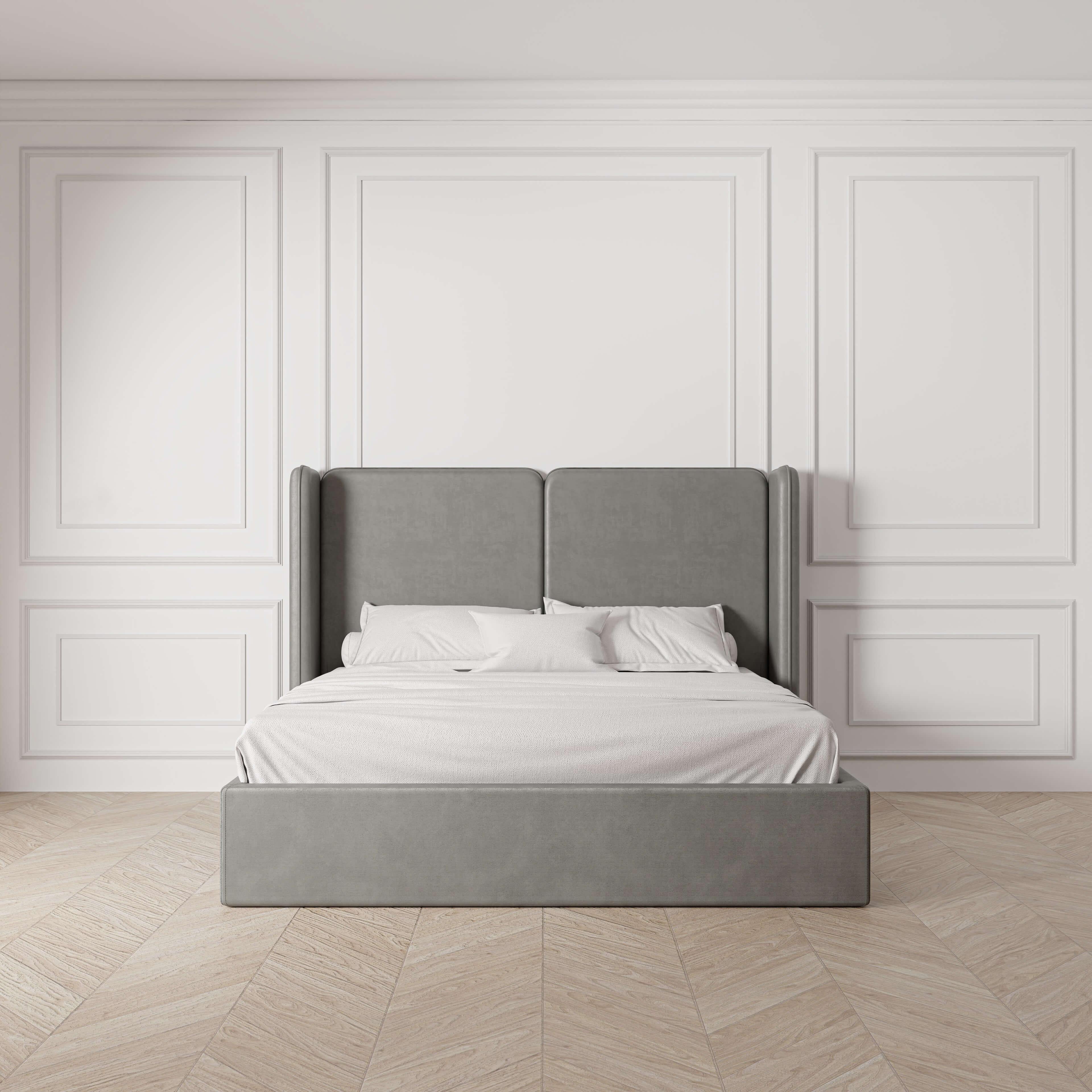 Letto California King con struttura imbottita di velluto e testiera In condizioni Nuovo in vendita a NEW YORK, NY