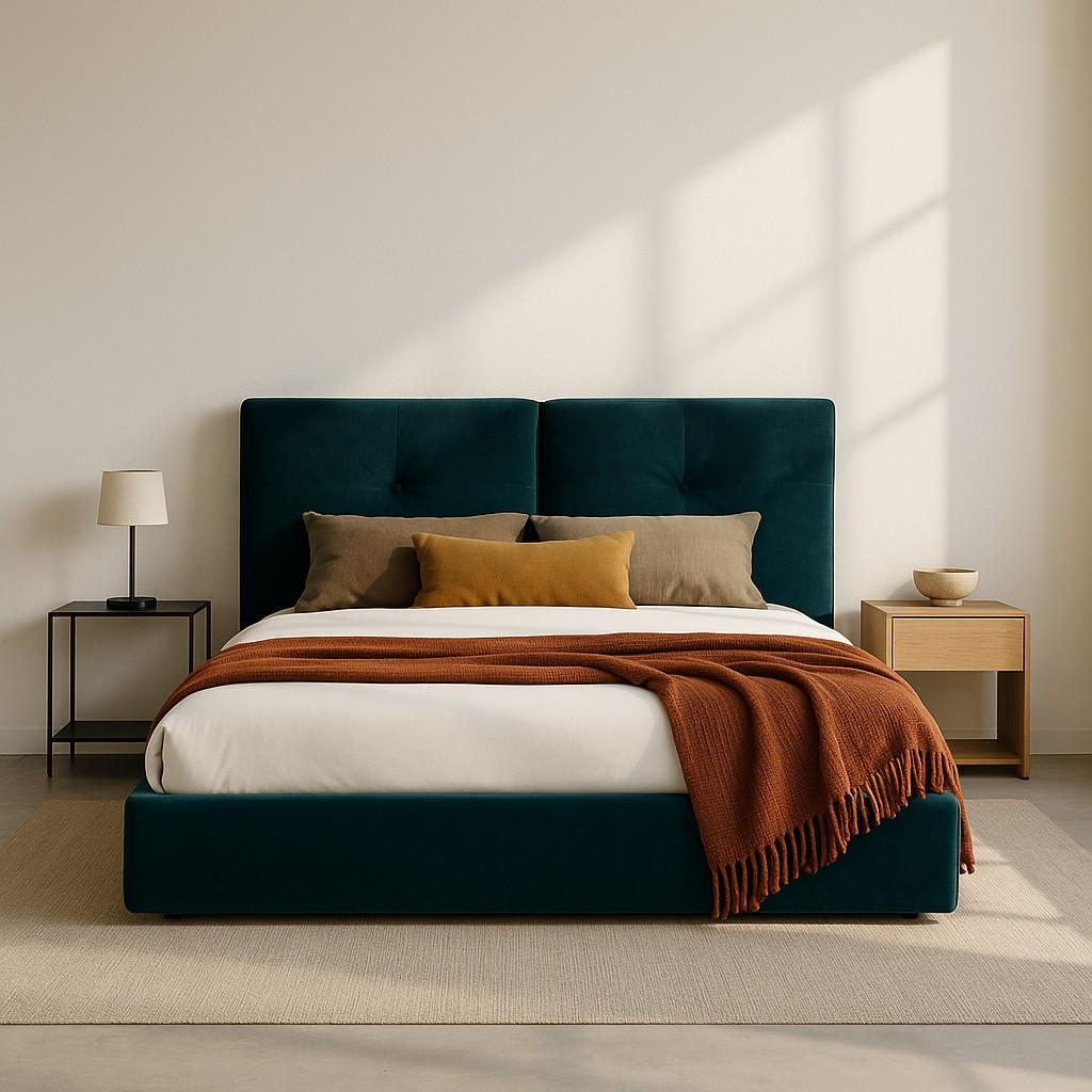XXIe siècle et contemporain California King Platform Bed with Tufted Dual-Panel Headboard in Velvet (Lit à plateforme de taille King de Californie avec tête de lit à deux panneaux en velours) en vente