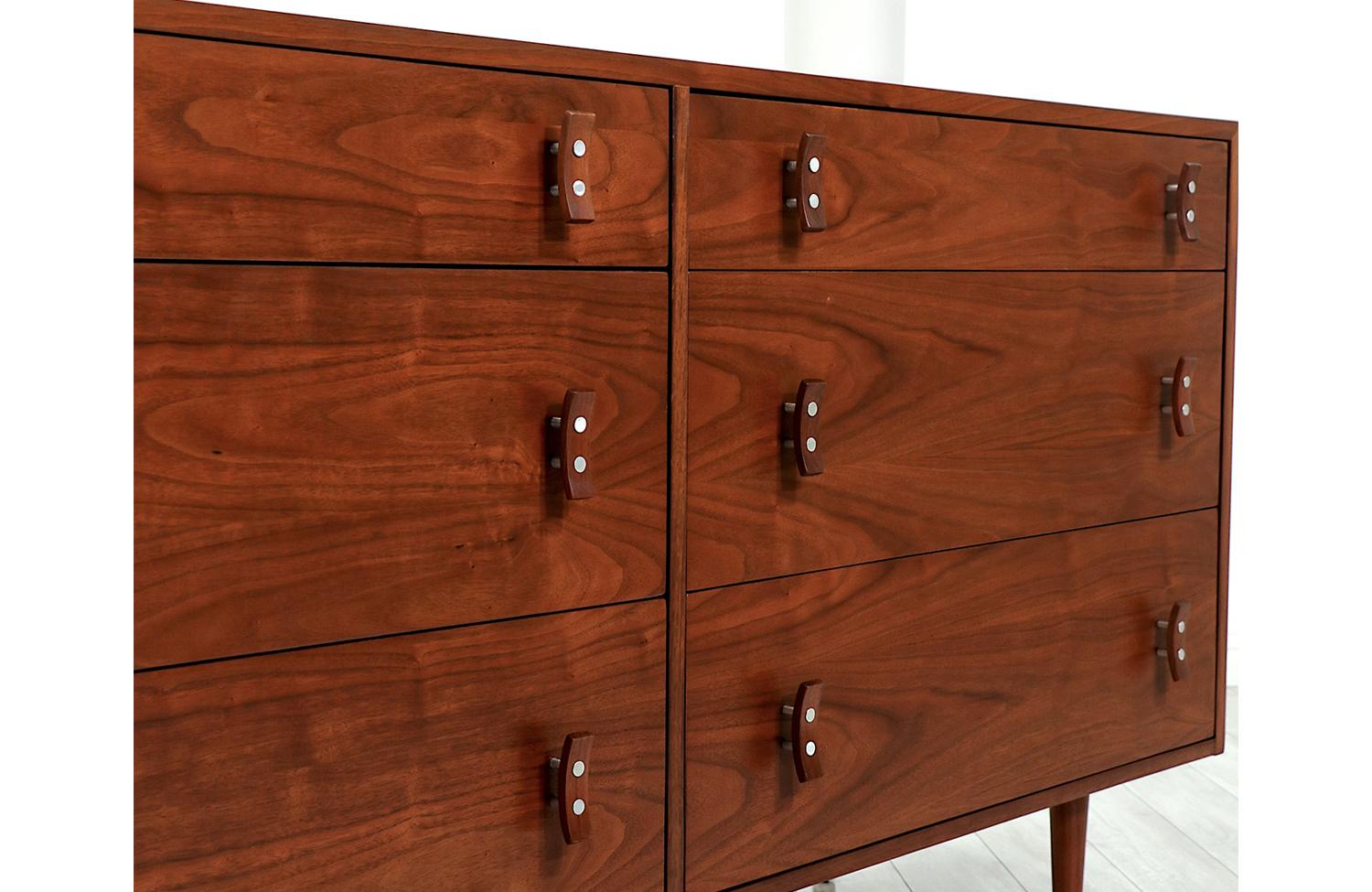 American Expertly Restored - California Modern 6-Drawer Walnut Dresser by Stanley Young For Sale
