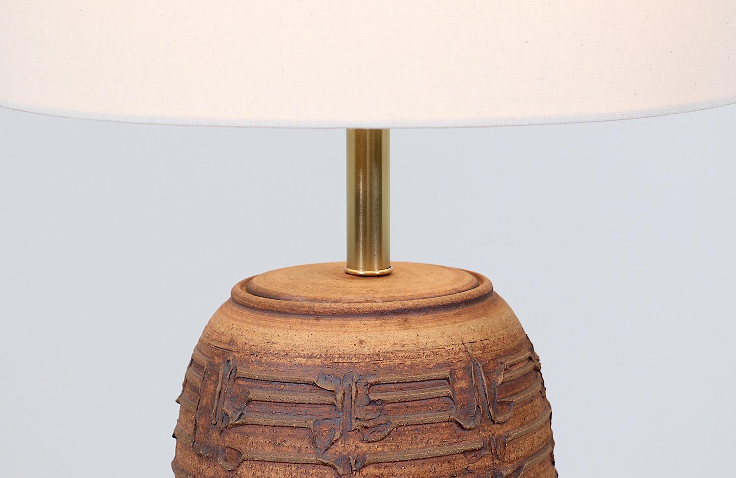 American Expertly Restored - California Modern Ceramic Table Lamp by Bob Kinzie For Sale