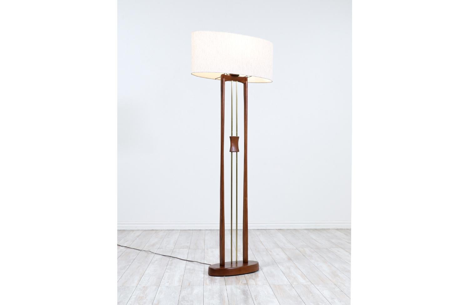 Dimensiones:

59 pulg. de alto x 14,50 pulg. de ancho x 7,50 pulg. de fondo

Pantalla: 10 pulg. de alto x 24 pulg. de ancho x 9 pulg. de profundidad

________________________________________

Transformar un mueble moderno de mediados de siglo es