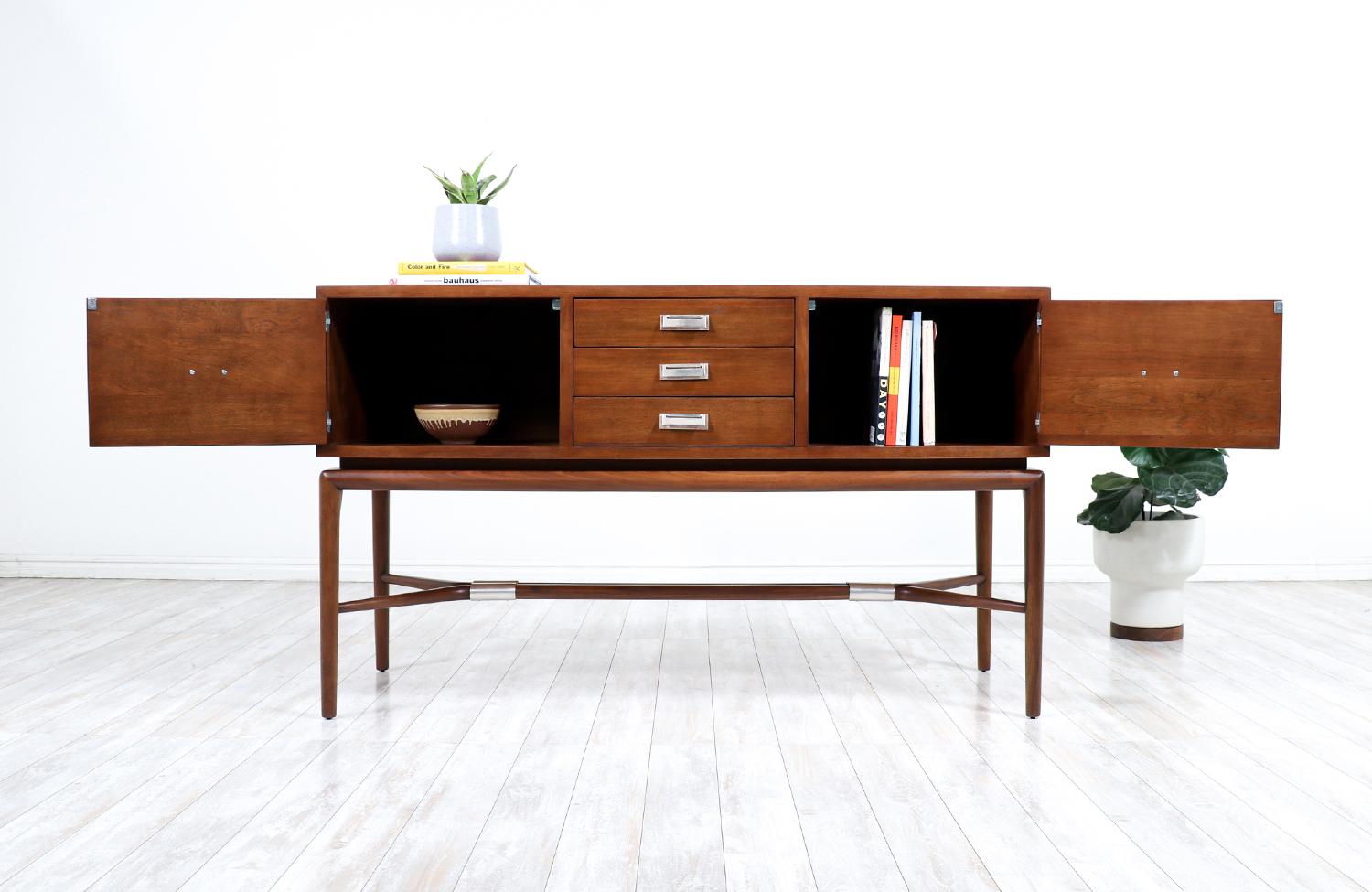 Mid-Century Modern California Modern Credenza by Maurice Bailey for Monteverdi-Young For Sale