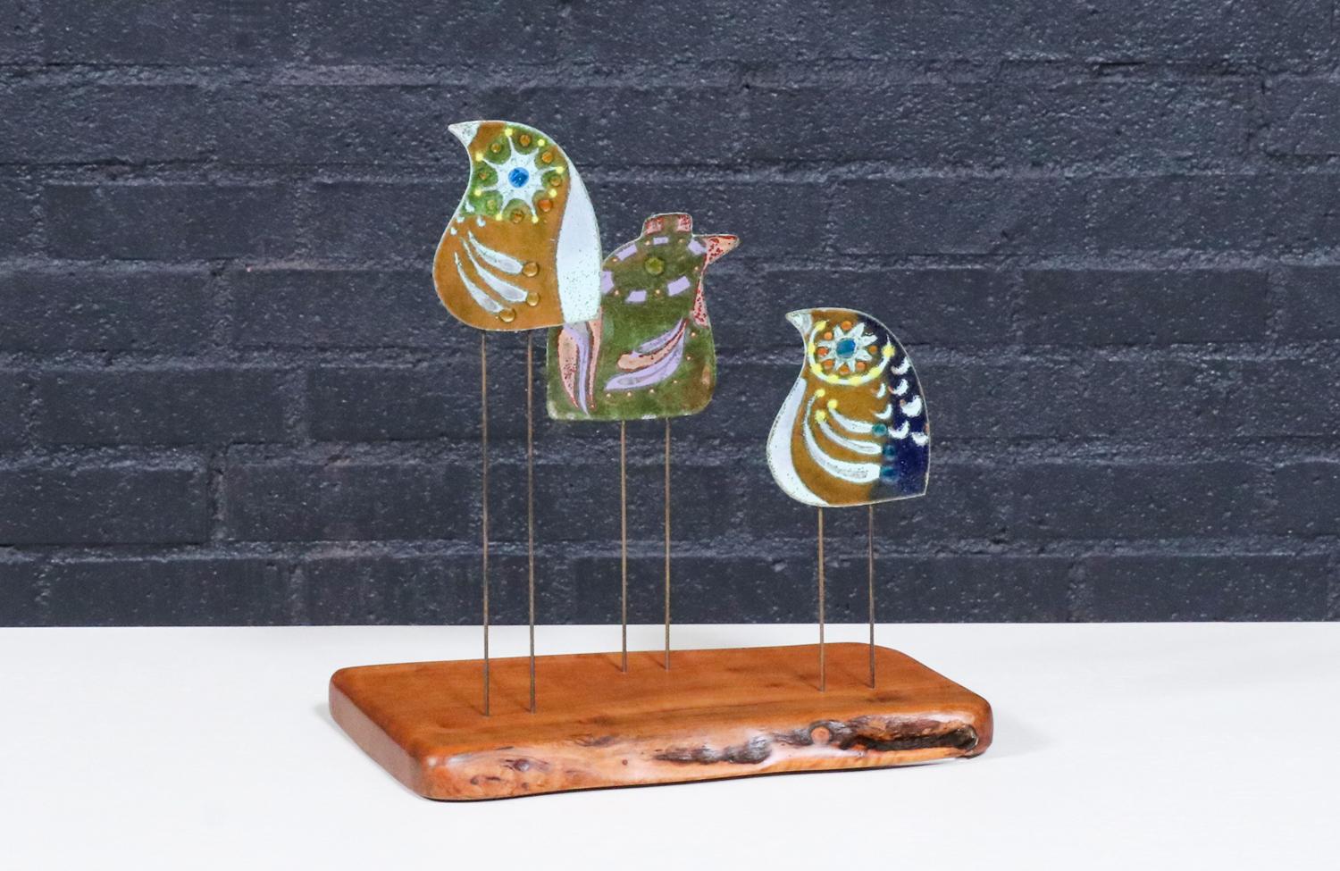 Mid-Century moderno Scultura della famiglia di uccelli smaltati California Modern di Curtis Jere in vendita