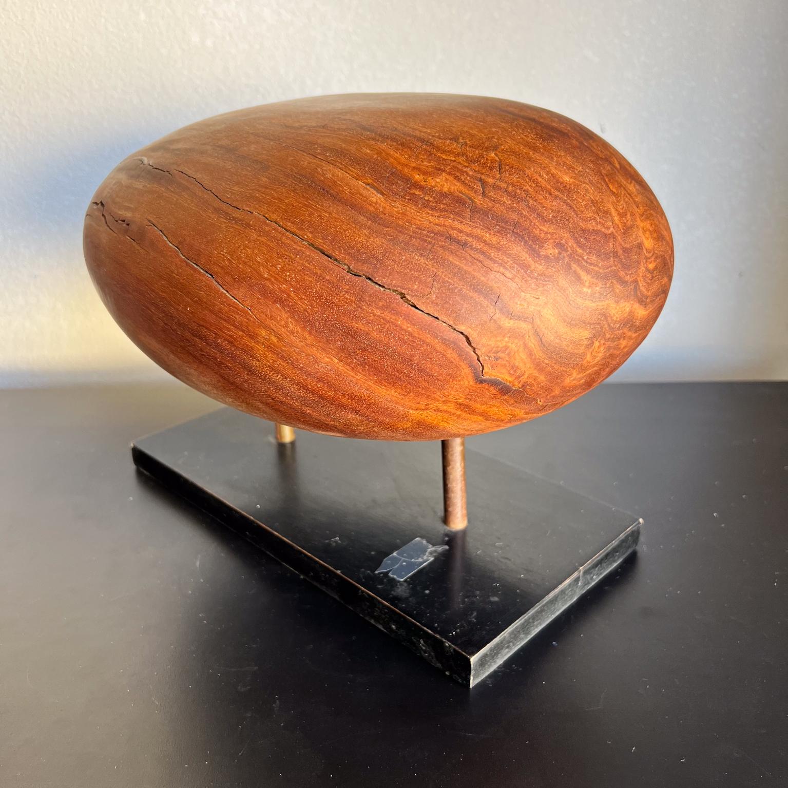 Moderne organische ovale Tischskulptur aus exotischem Holz, Kalifornien, Moderne (Moderne der Mitte des Jahrhunderts) im Angebot