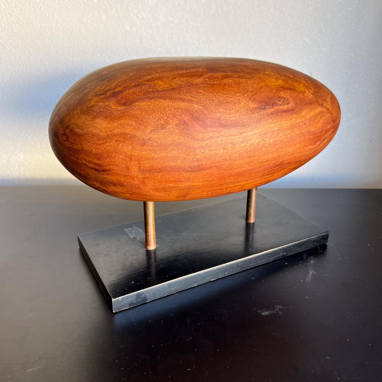 Moderne organische ovale Tischskulptur aus exotischem Holz, Kalifornien, Moderne im Zustand „Gut“ im Angebot in Chula Vista, CA
