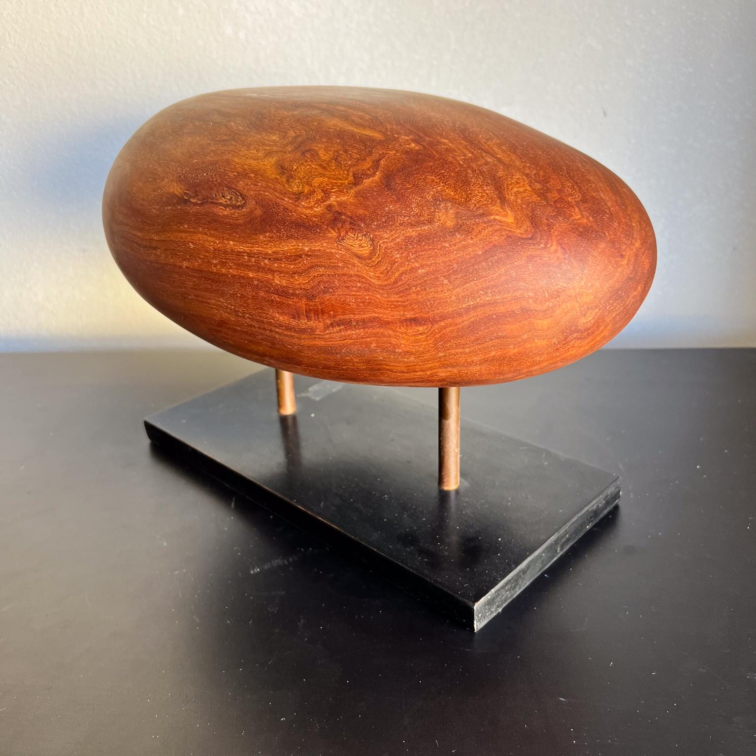 Moderne organische ovale Tischskulptur aus exotischem Holz, Kalifornien, Moderne im Angebot 1